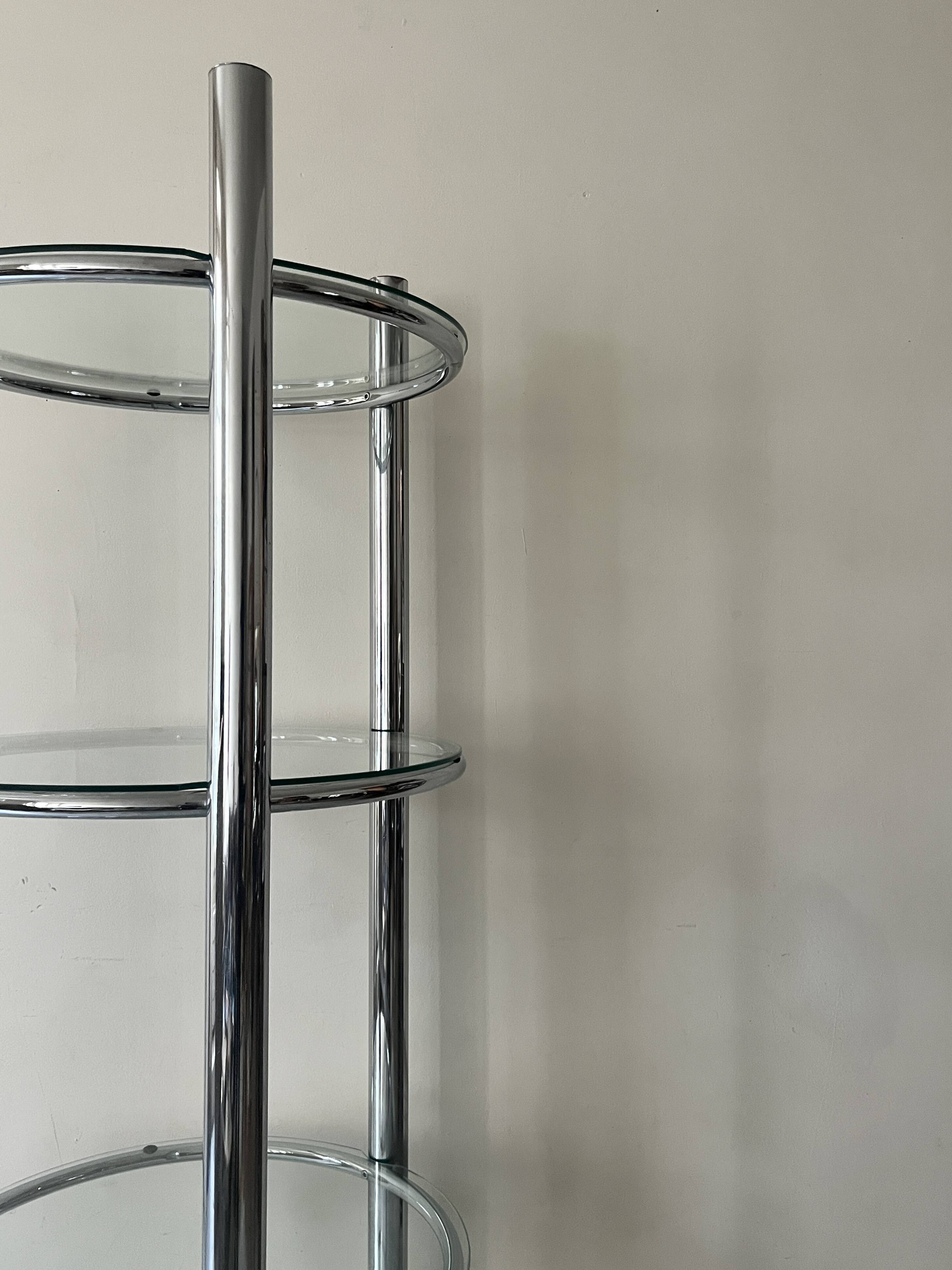 Round tubular bookcase in chrome and glass, 1970 design