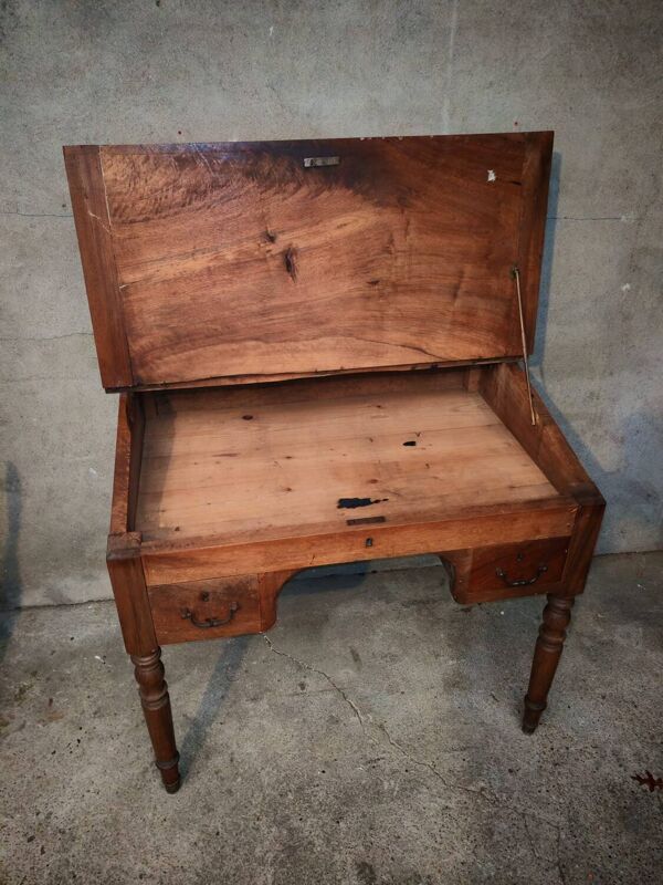 Bureau type grand pupitre ancien