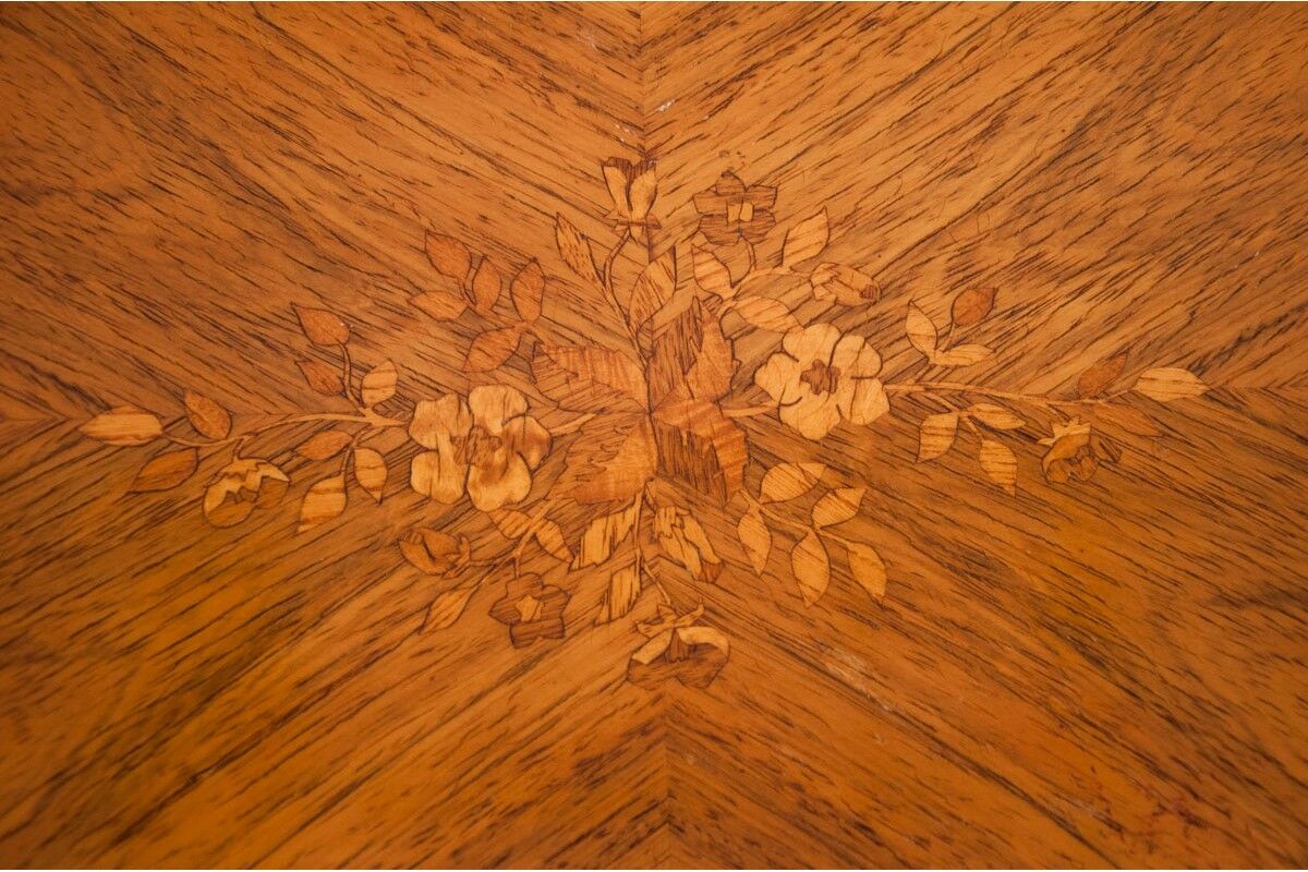 Classic coffee table