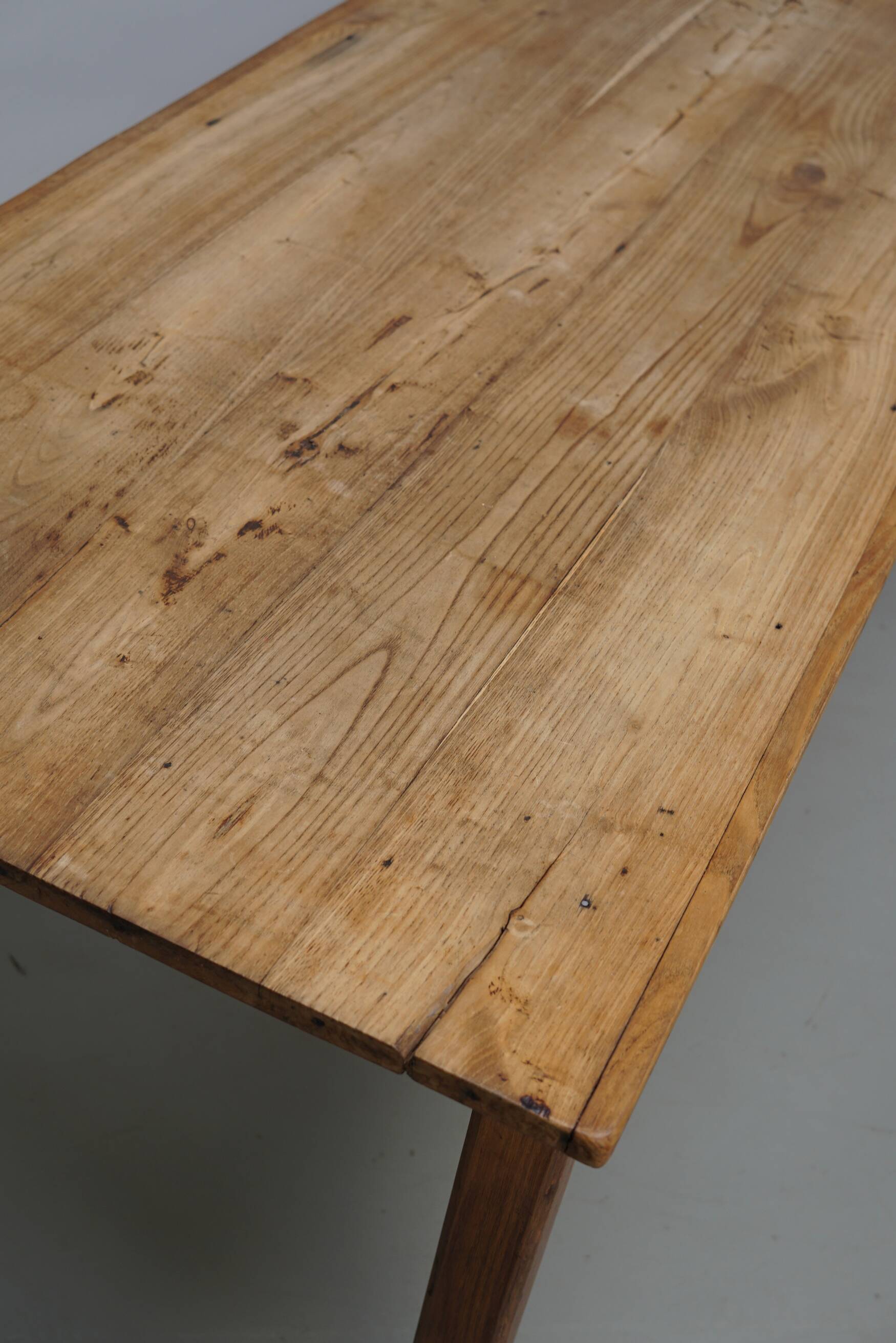 Table à manger rustique en chêne antique du début du 20e siècle.