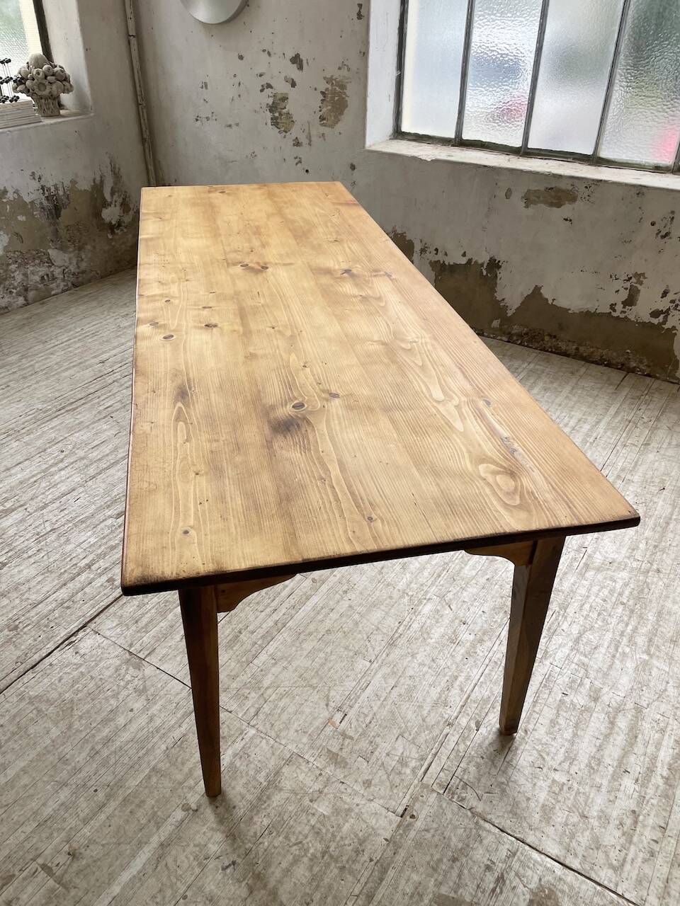 Farmhouse table with spindle legs 2.50m