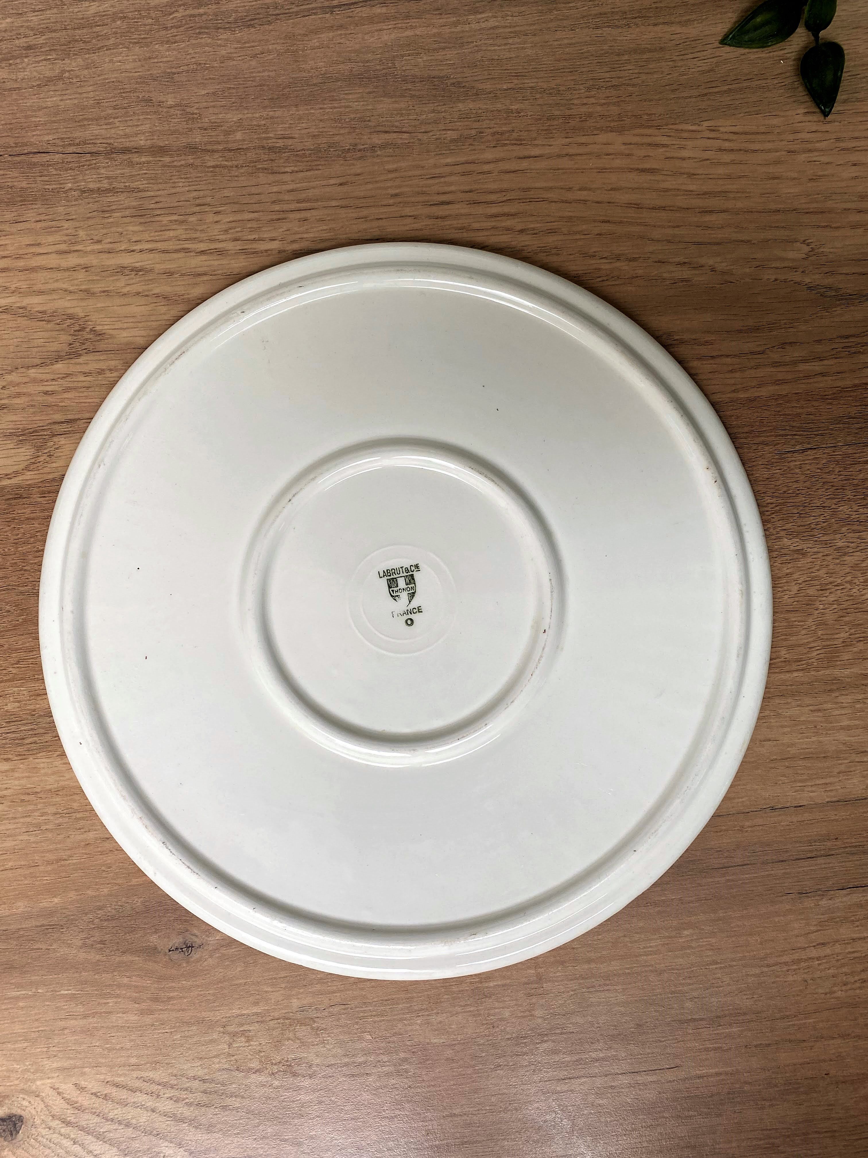 Plat à gâteau en faïence