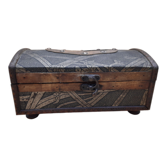 Wooden tissue box