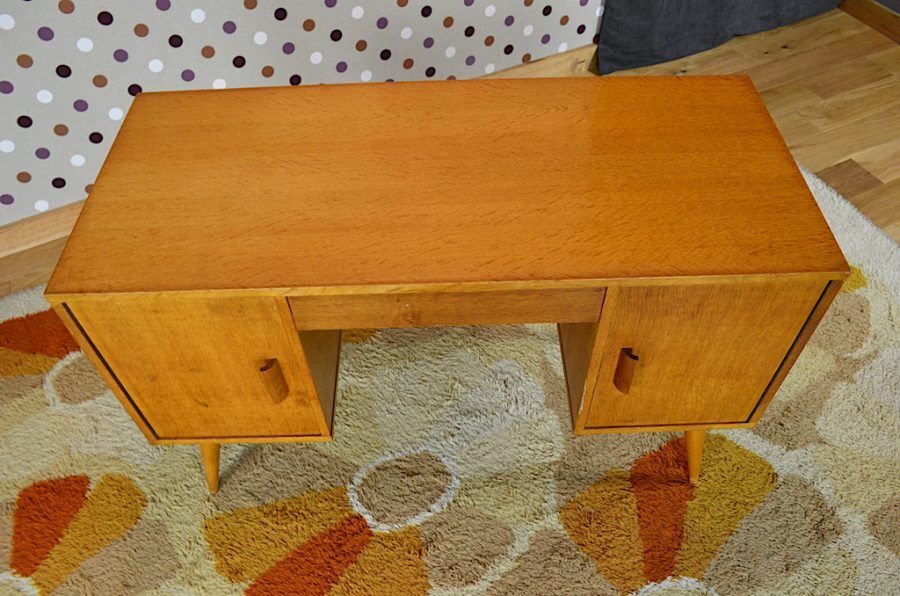 Bureau design vintage en hêtre année 1960.