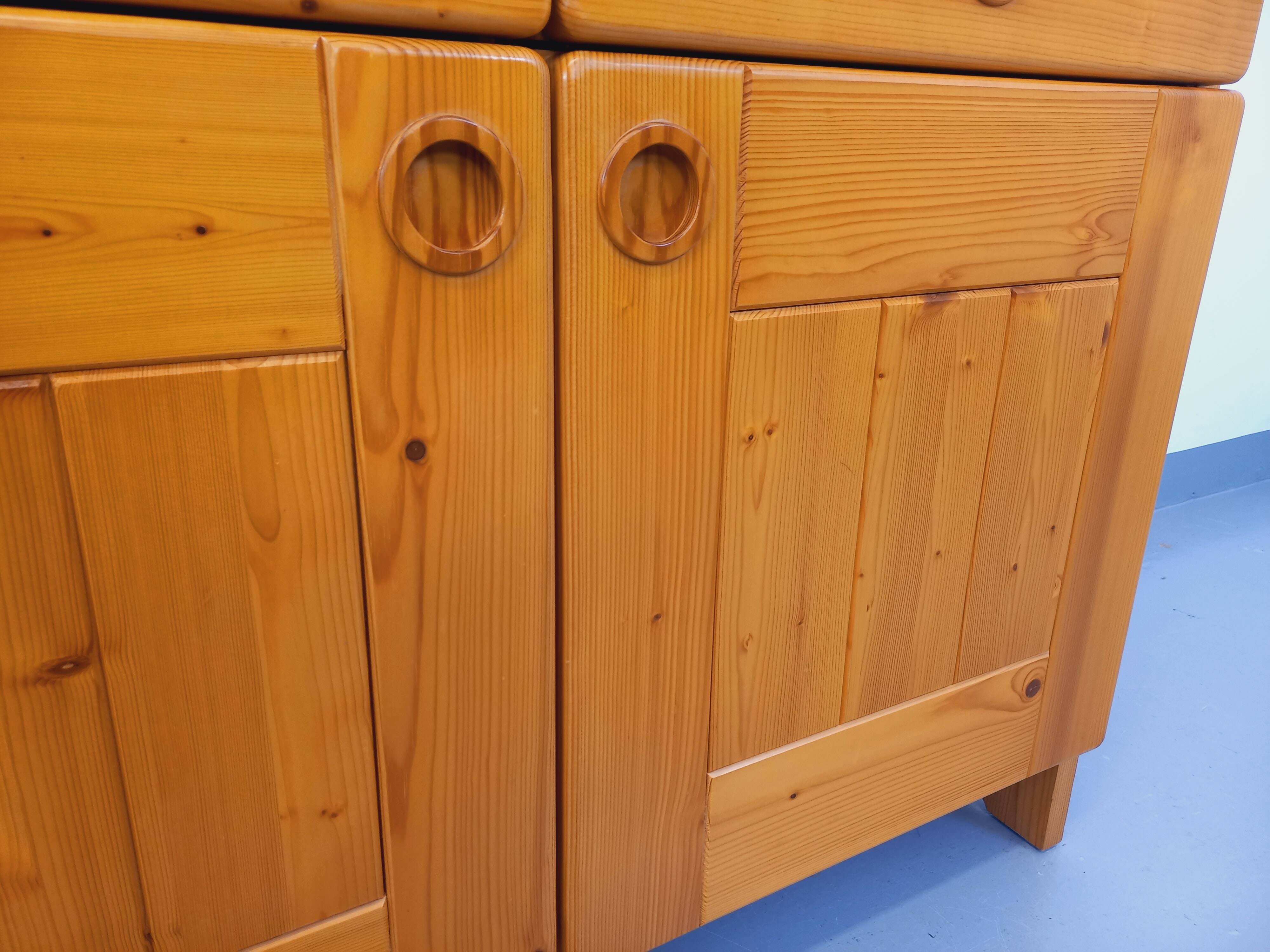 Charlotte Perriand vintage storage furniture Les Arcs from the 1960s in pine.