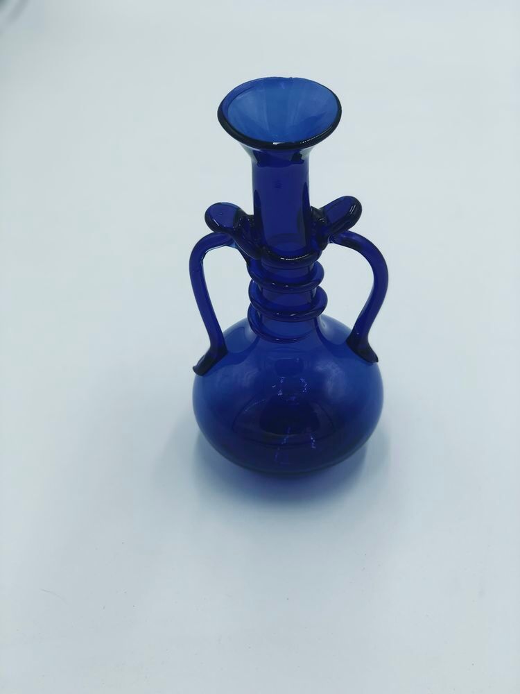 Vase en verre bleu , Art Nouveau