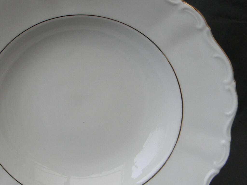 Set of 6 deep porcelain plates. Germany BAVARIA. Gold rim.