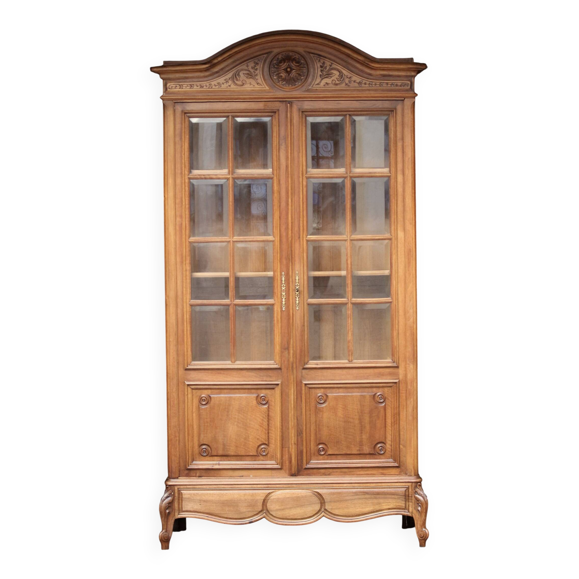 Armoire en noyer vers 1880