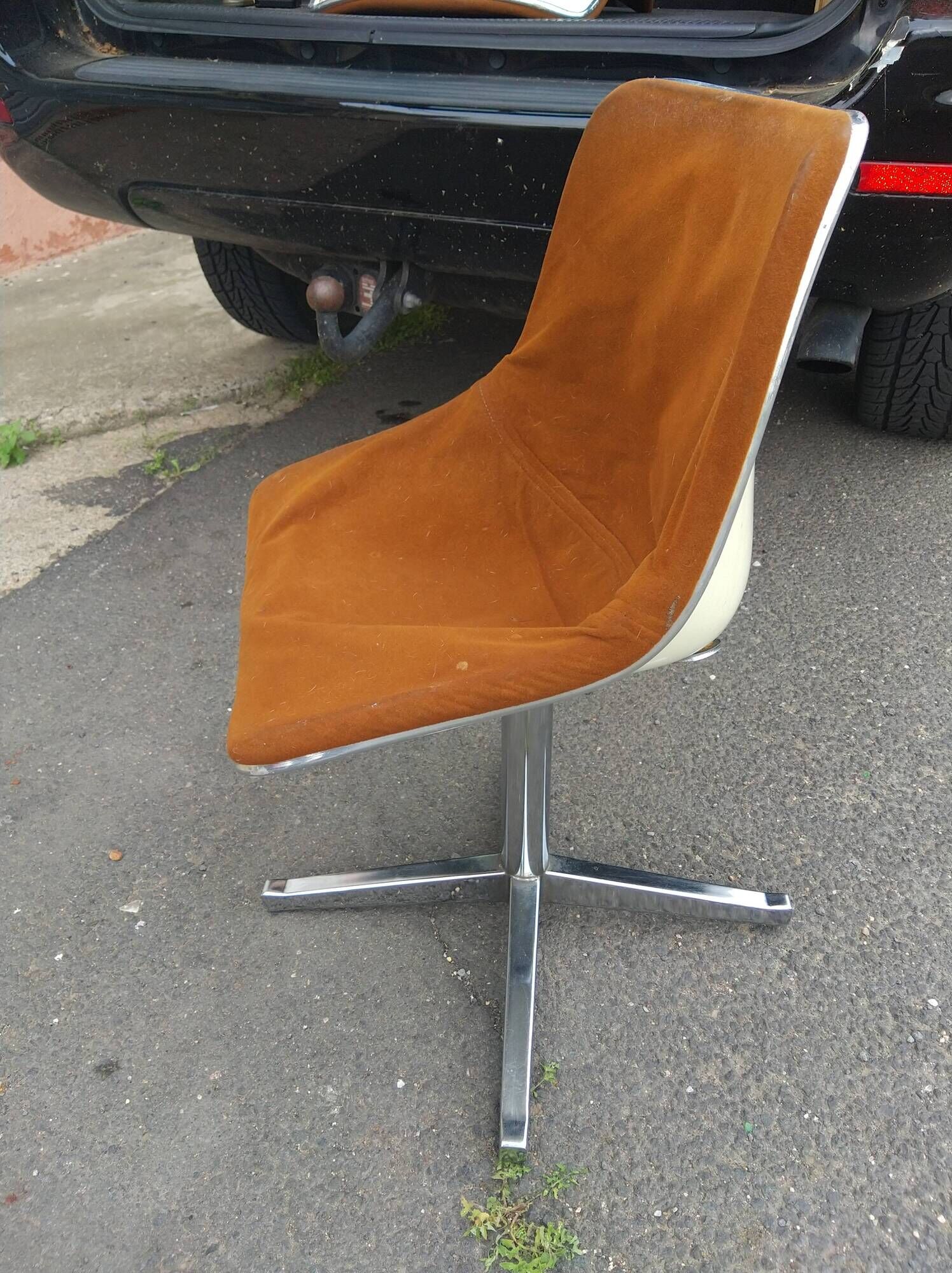 Set of 2 monohull and rotating chairs by Schweitzer for Lafargue S.A dated january 19