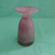Vase en verre rose