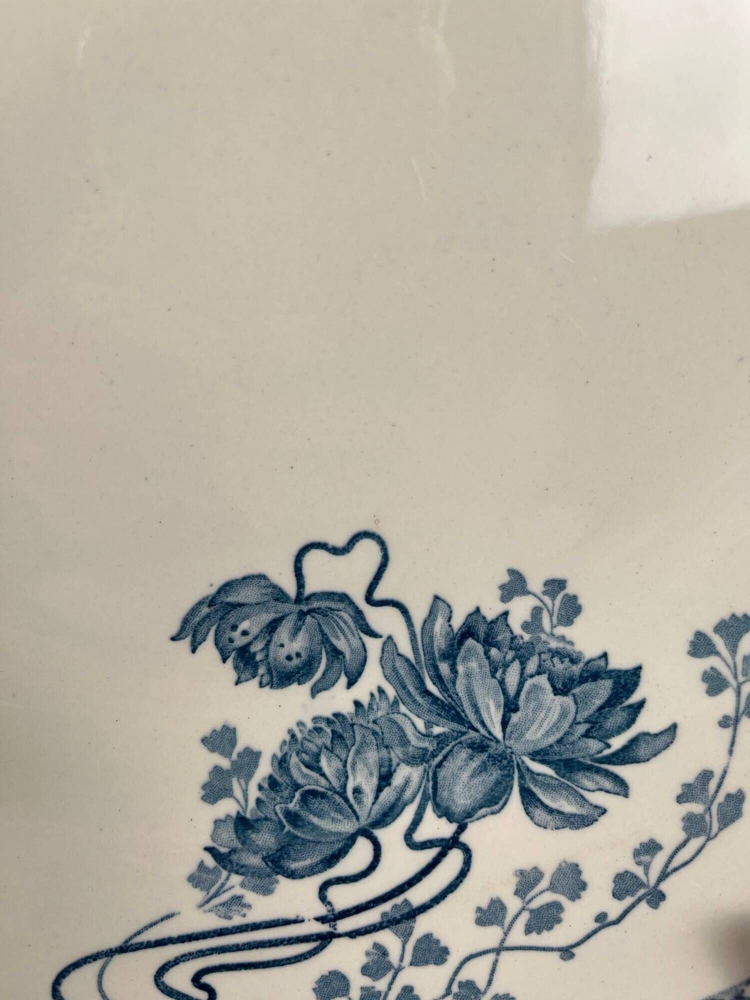 Large round blue "Royat" dish, U&C Sarreguemines, 1879 - 1918.