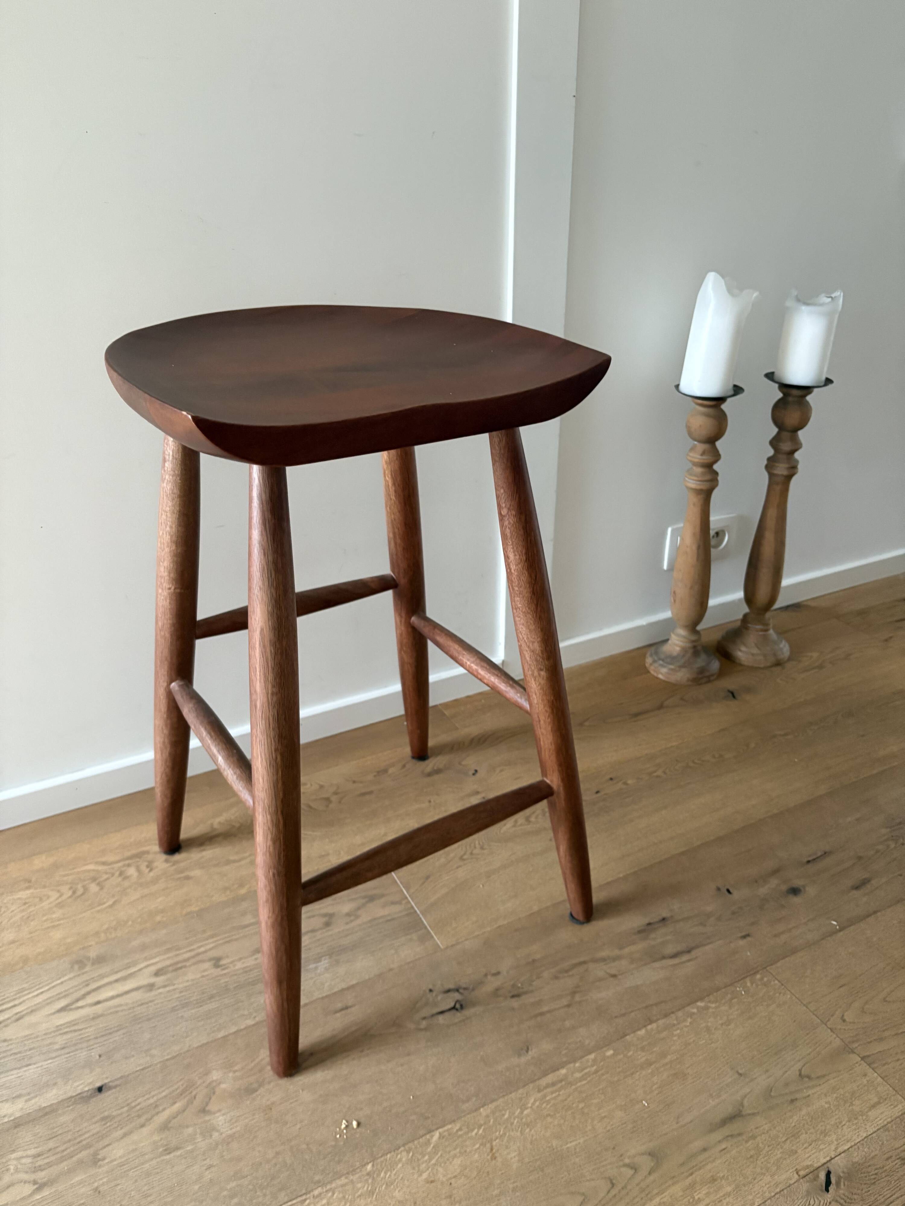 Tabouret Wabi sabi bois foncé