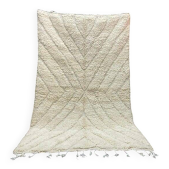 Handcrafted Moroccan rug decorated 250cm x 150cm