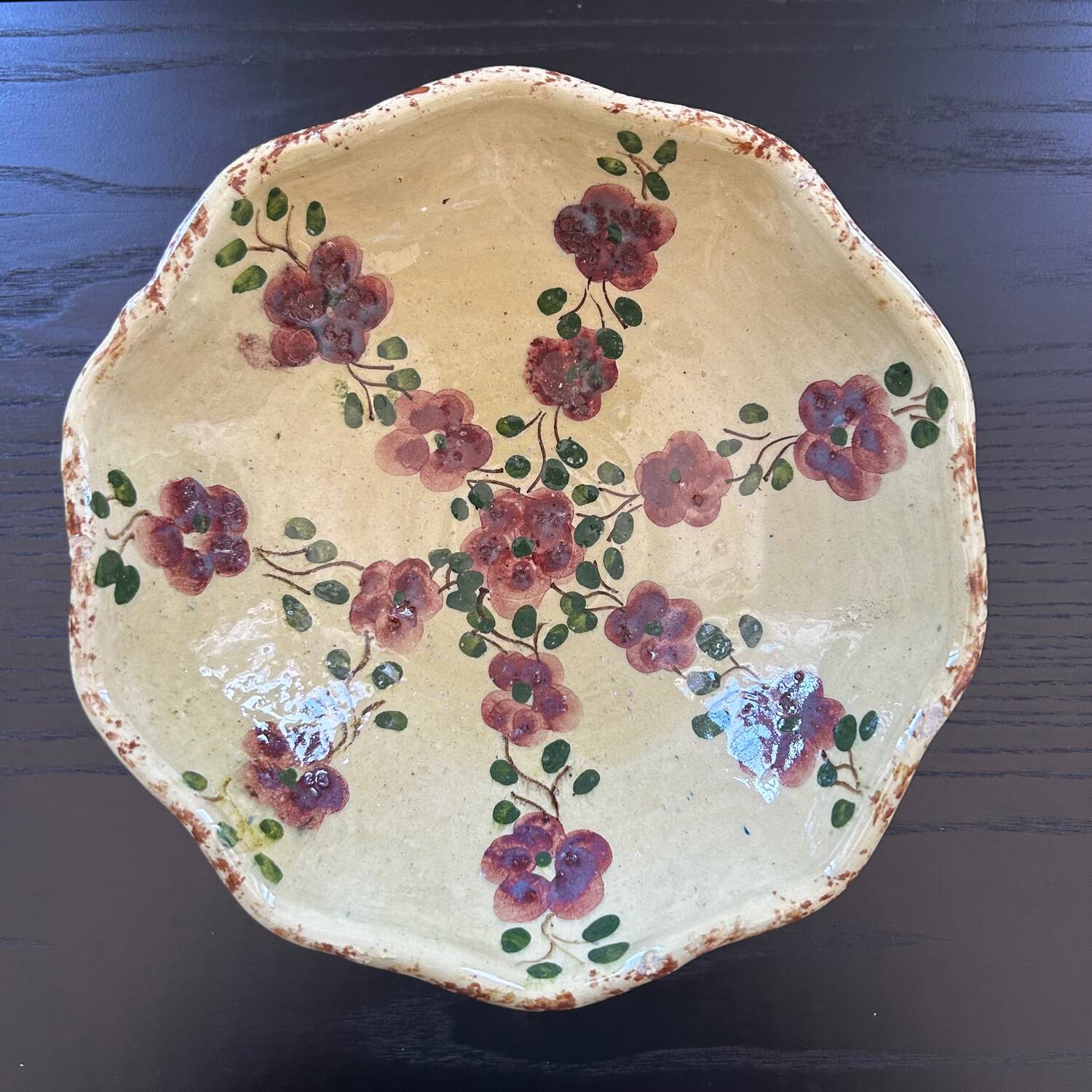 Fruit bowl with floral decoration