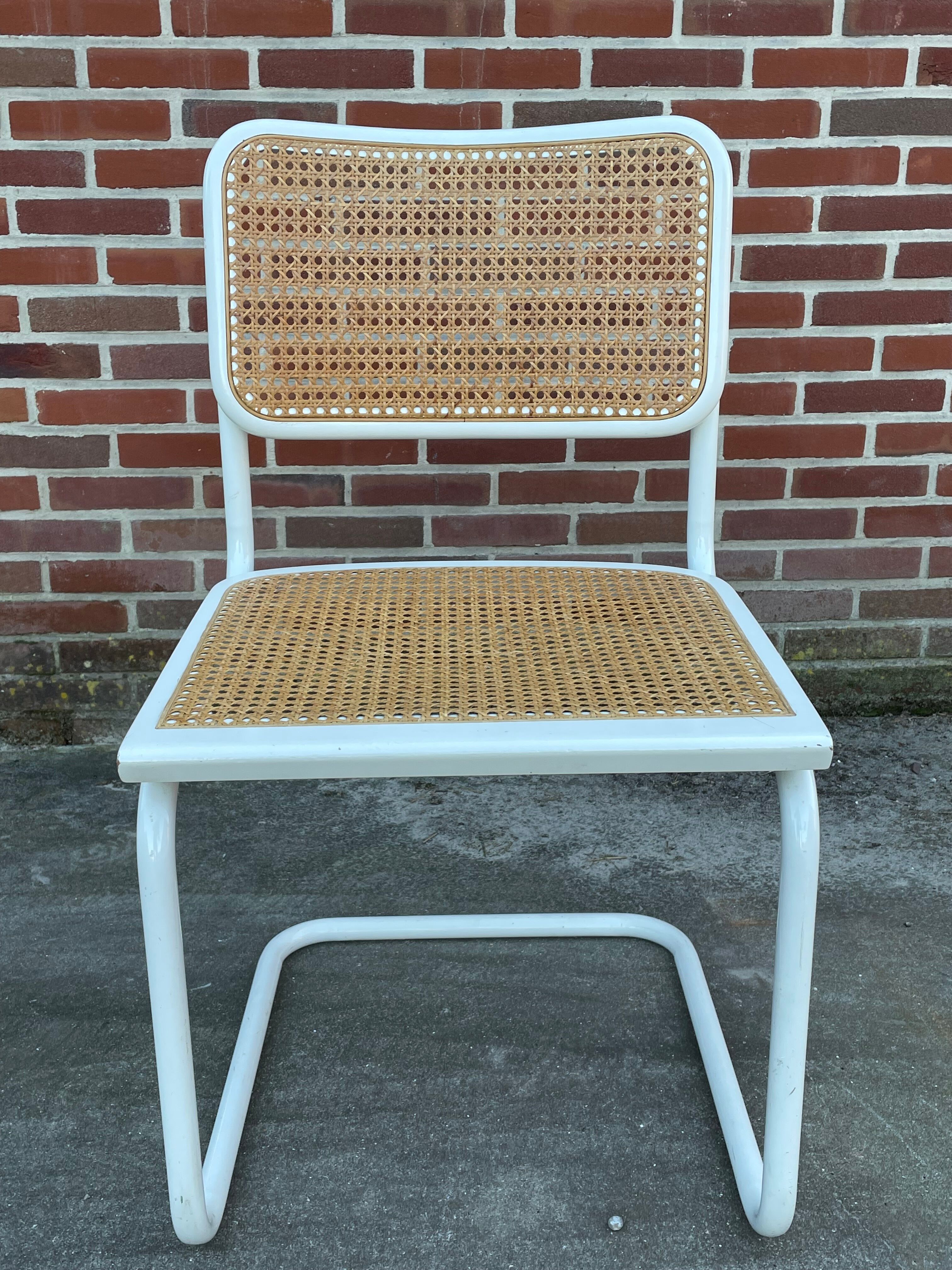 Set of 4 Cesca b32 model chairs in white