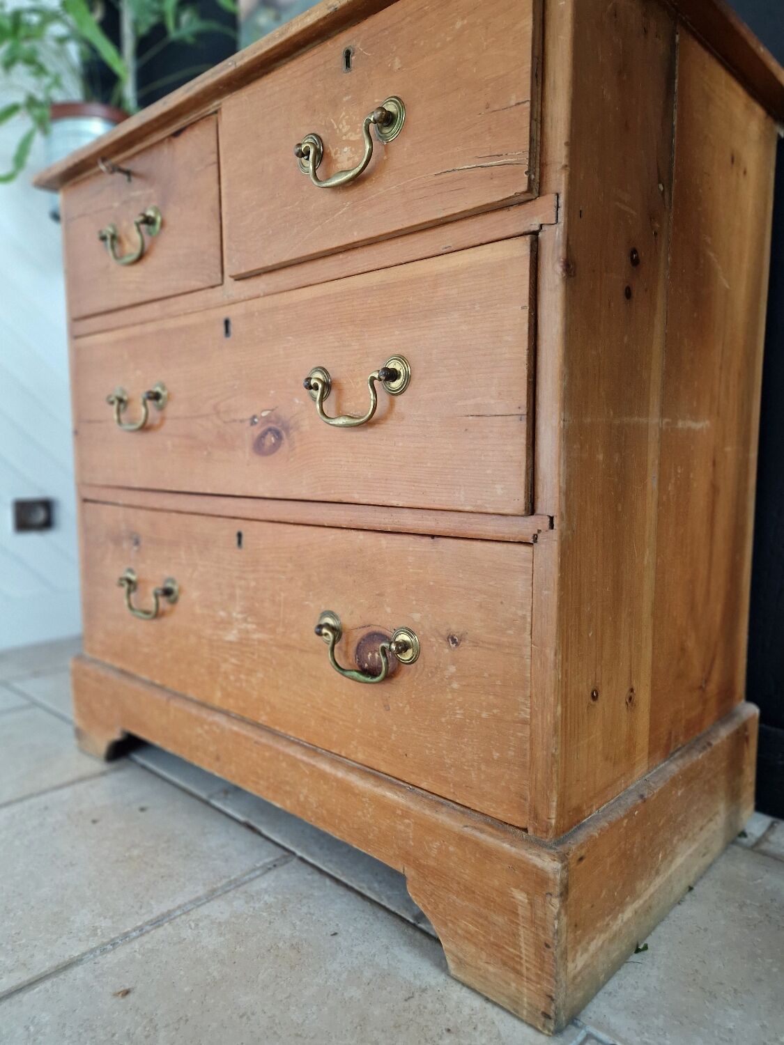 Pine chest of drawers