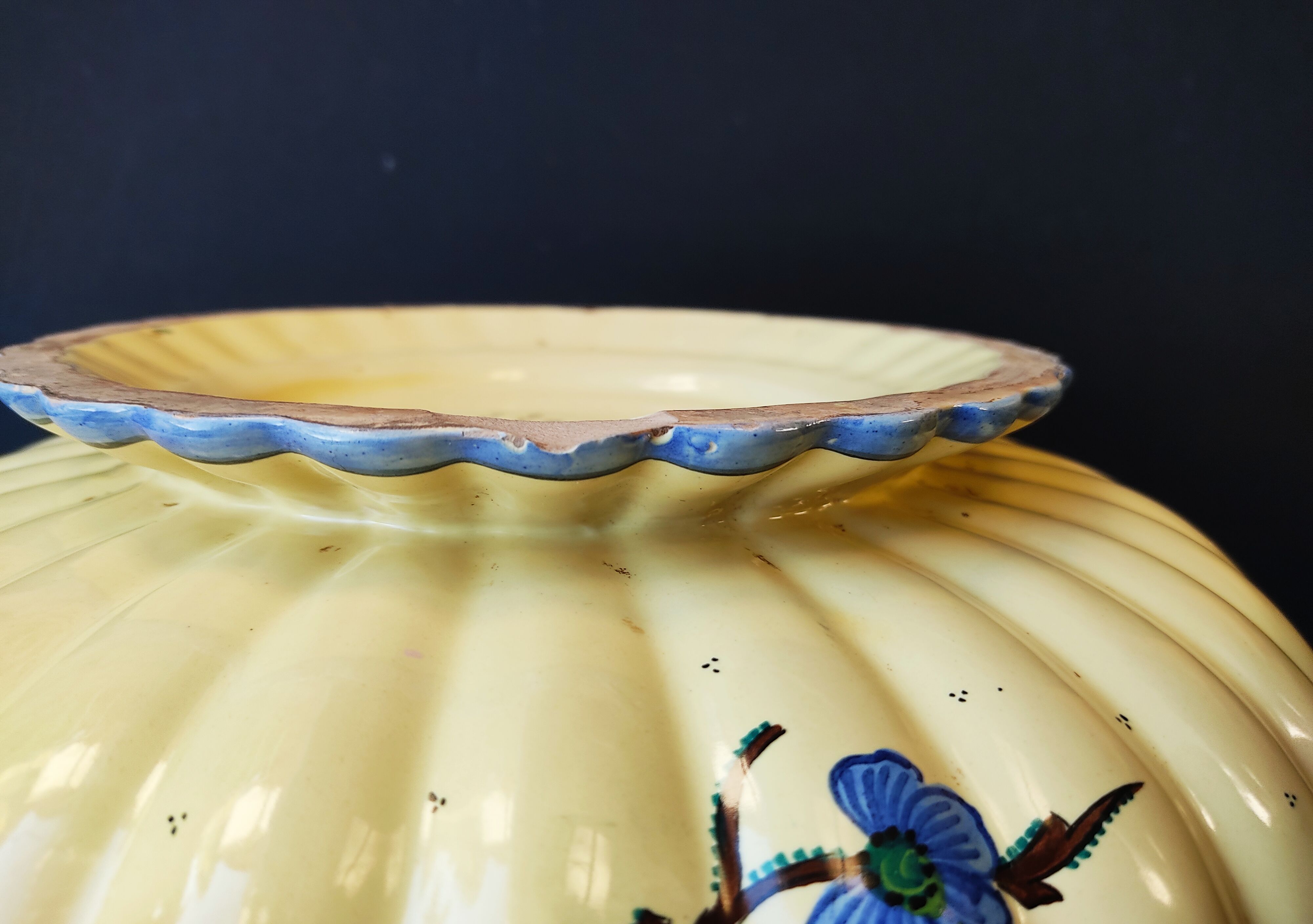Flat on foot Italian earthenware Castelli Perugia