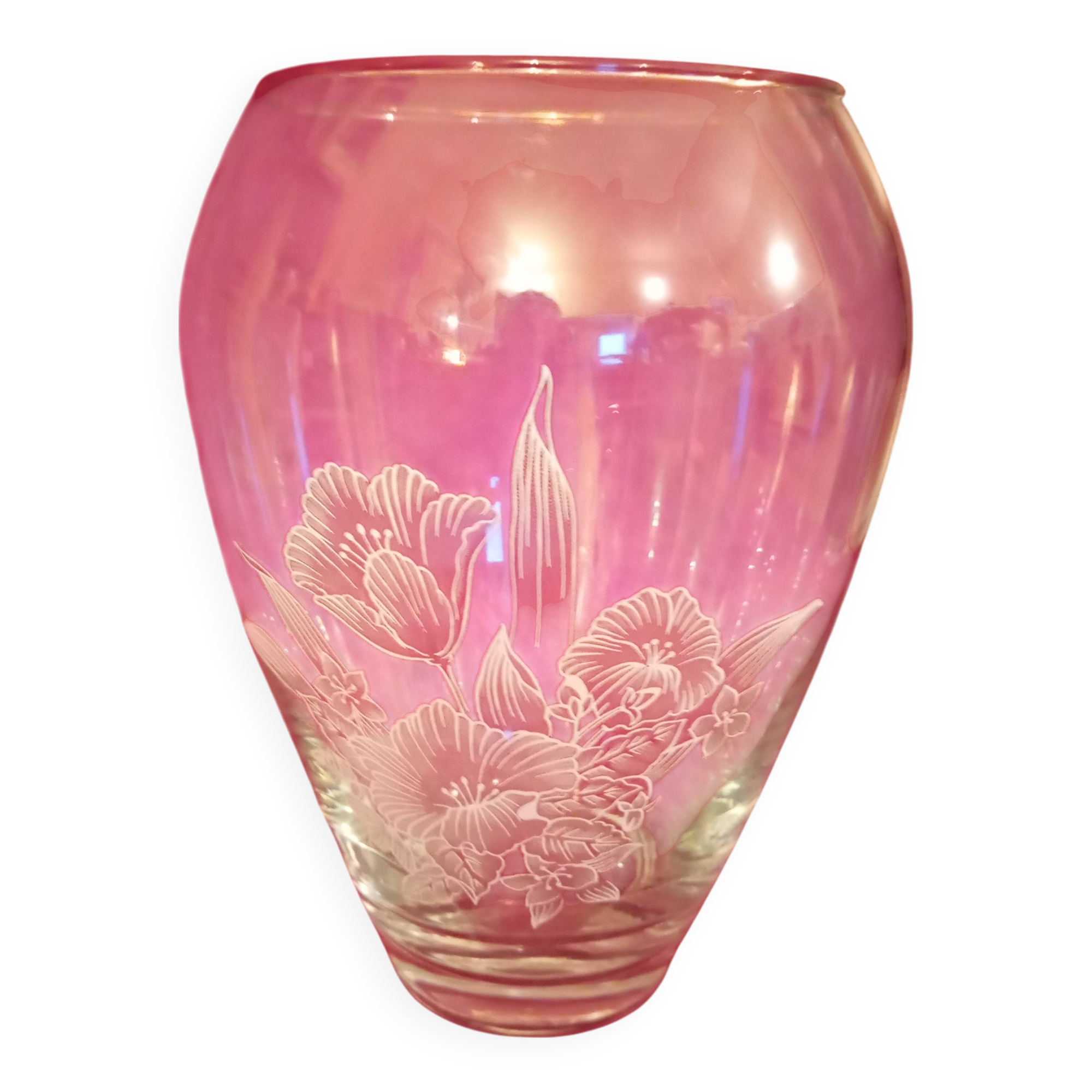 Engraved glass vase with floral pattern