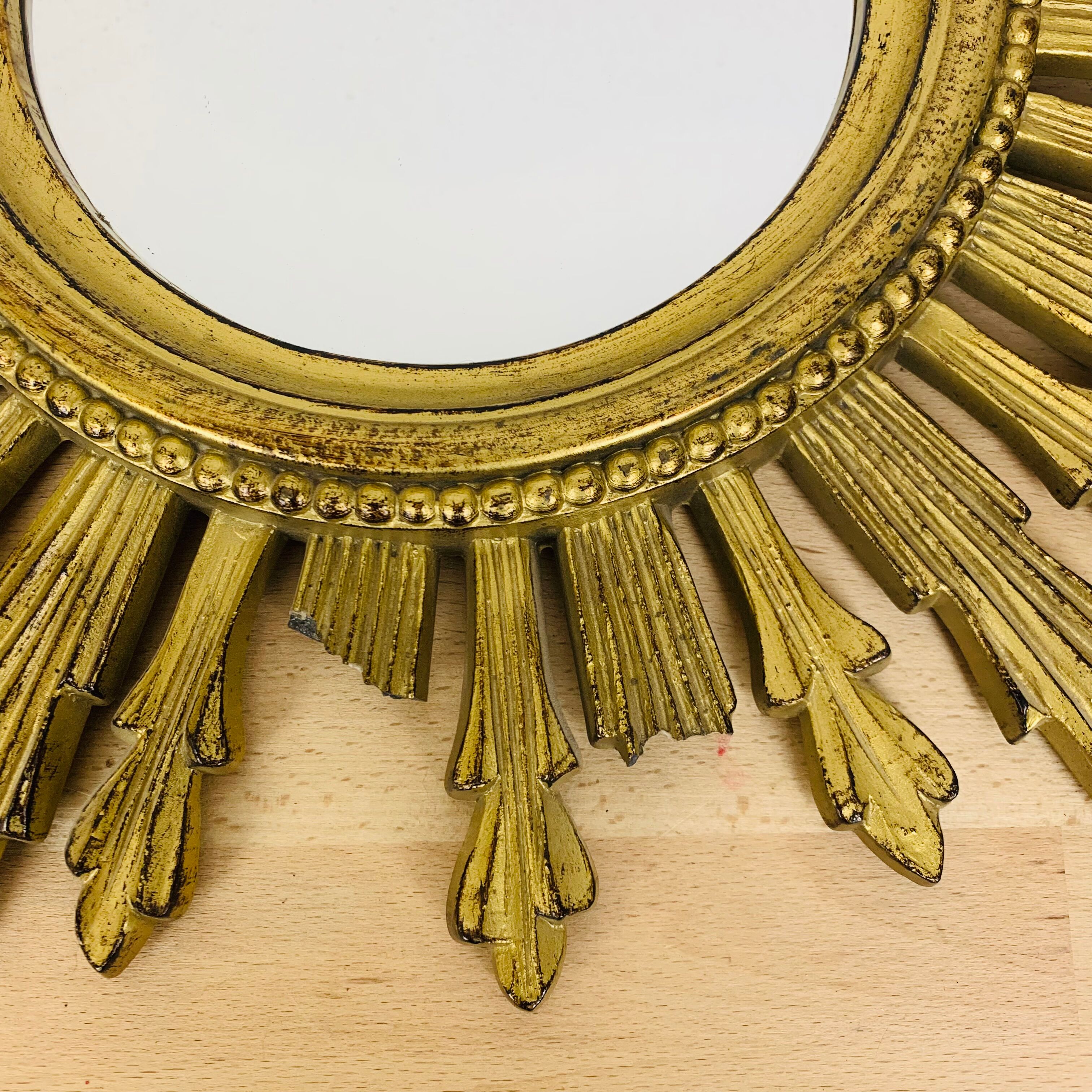 Miroir soleil doré italien années 60 résine