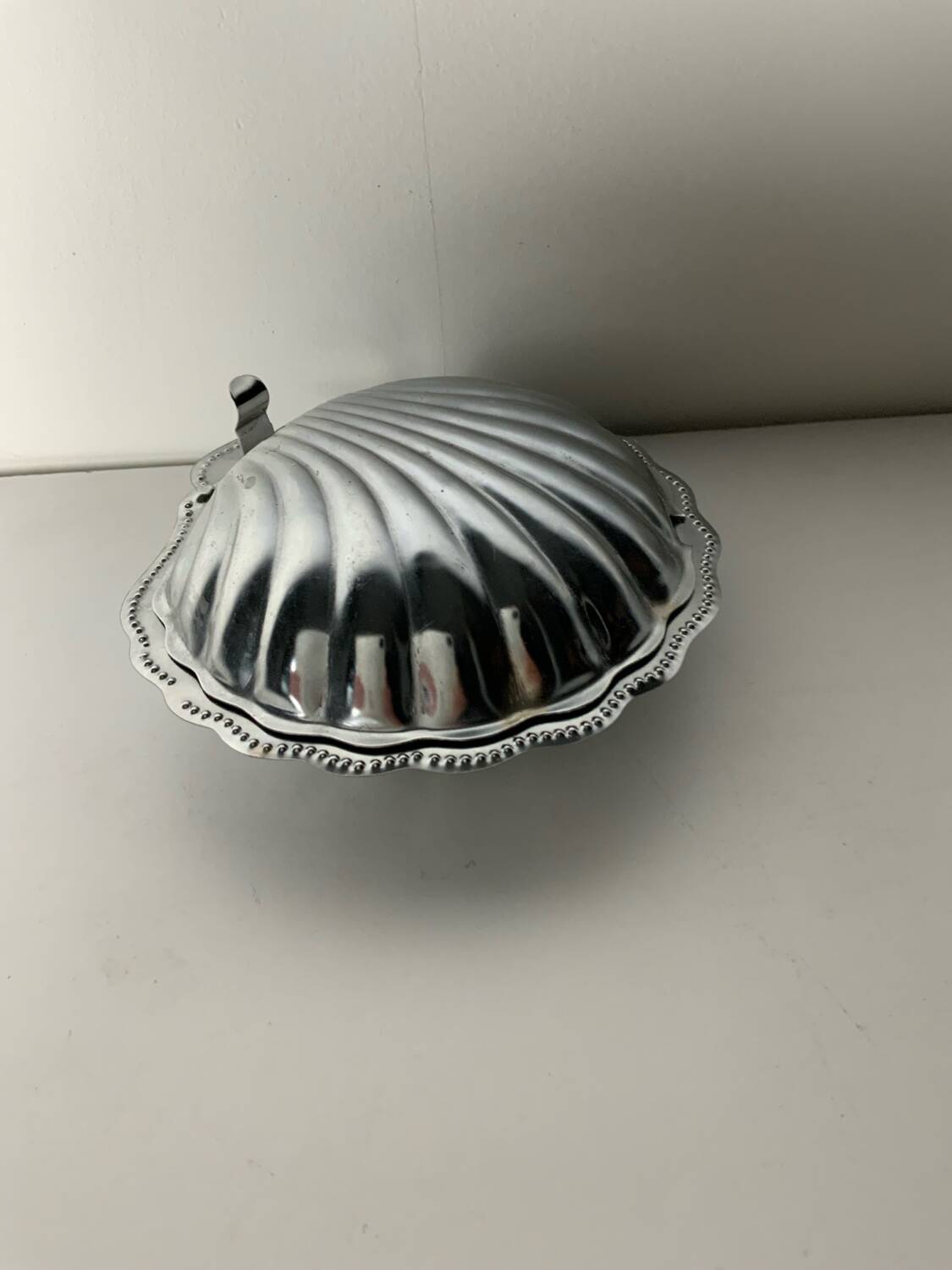 Shellfish butter dish