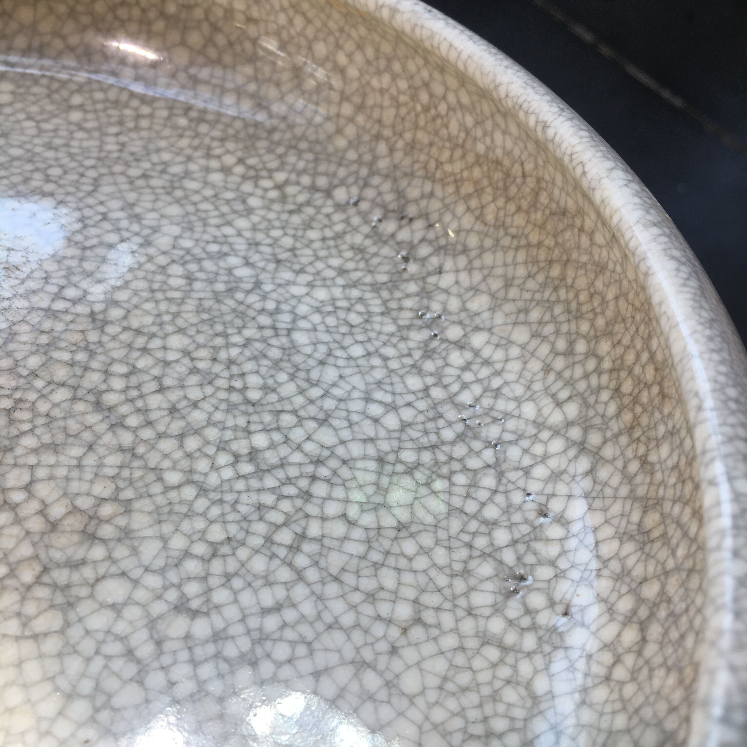 Plat en émail craquelé Boch La Louviere