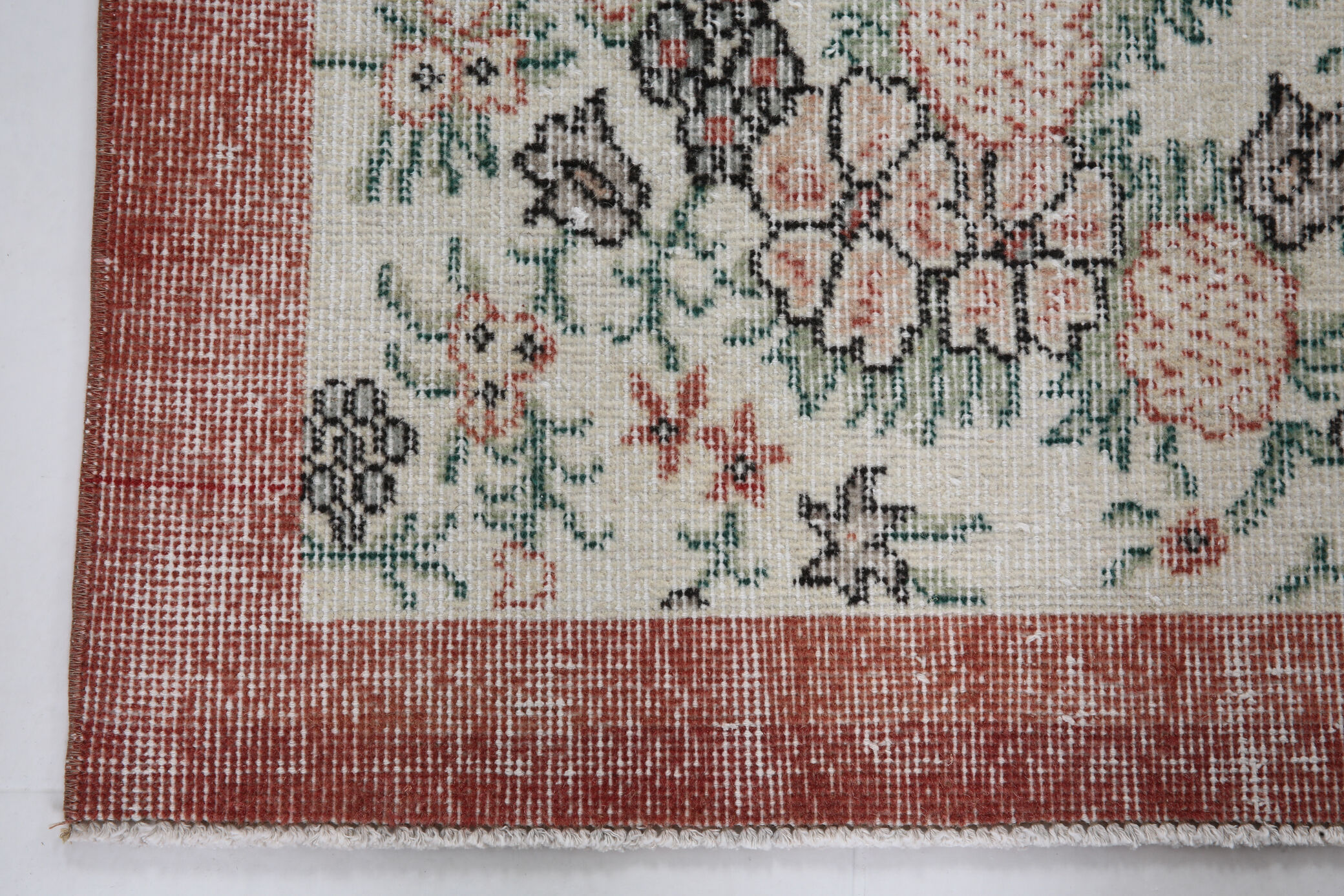 Coral red farmhouse floral rug 206x112cm