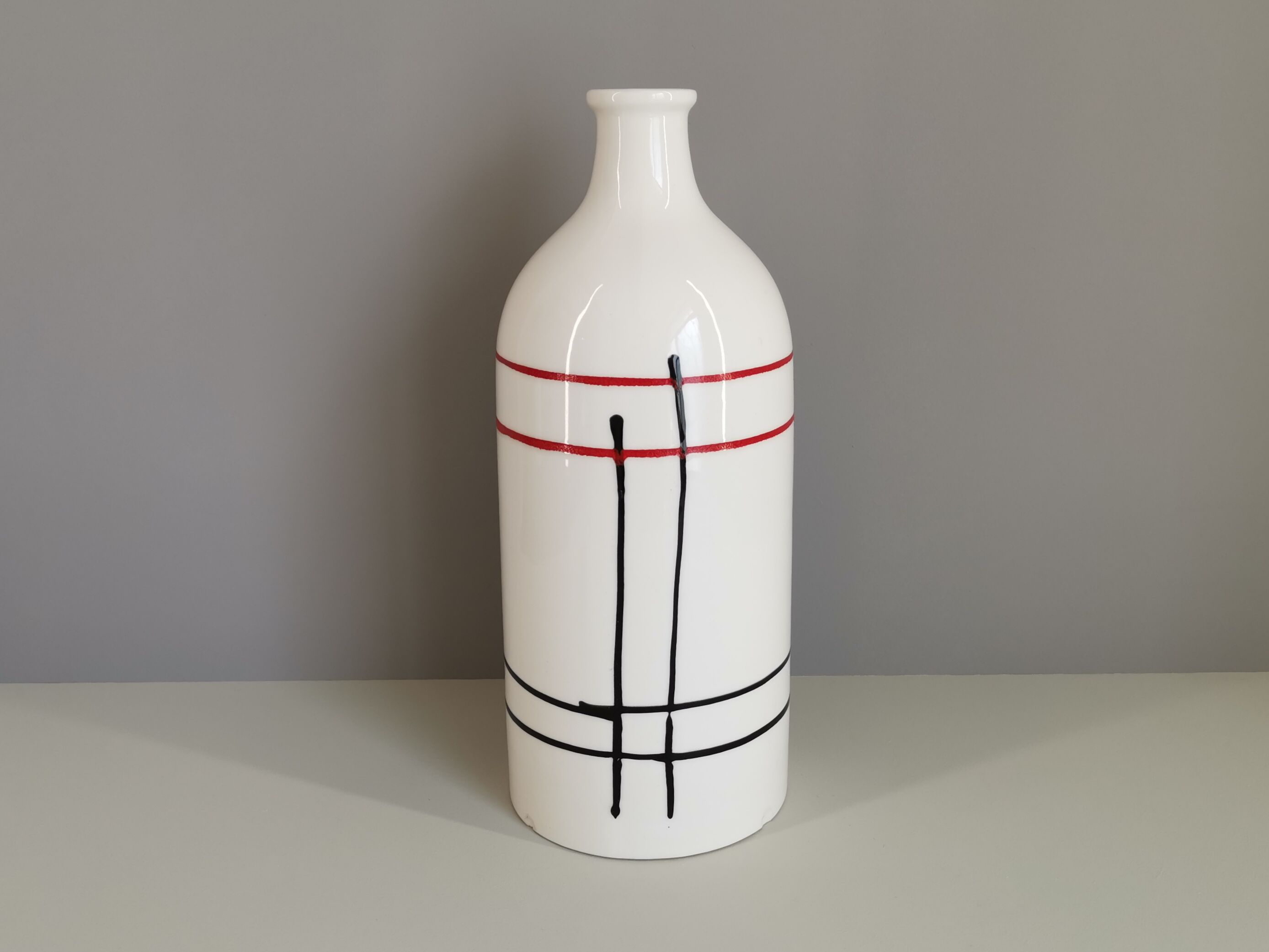 Vase French modernist graphics lines