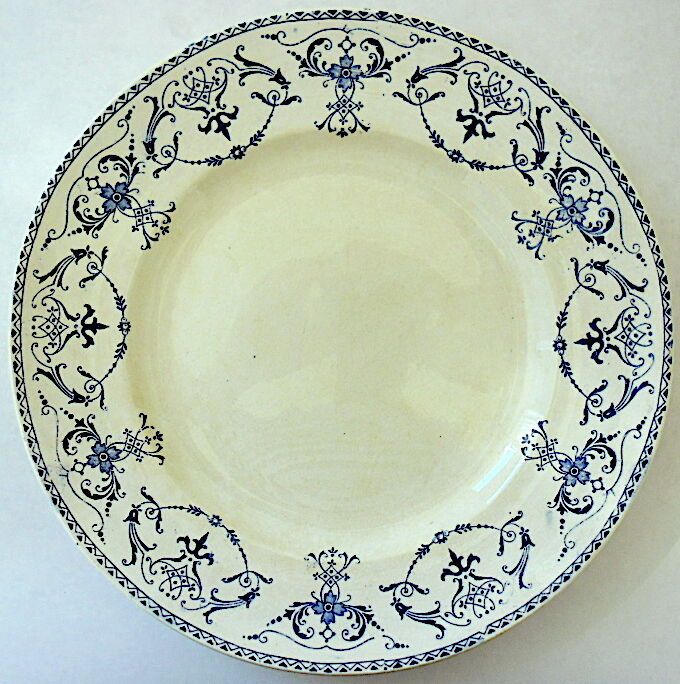Service of luneville earthenware dishes