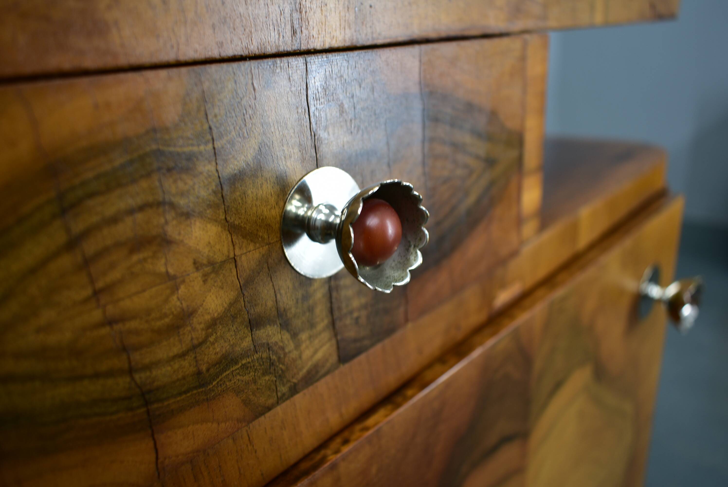 Table de chevet art déco des années 1937, Tchécoslovaquie