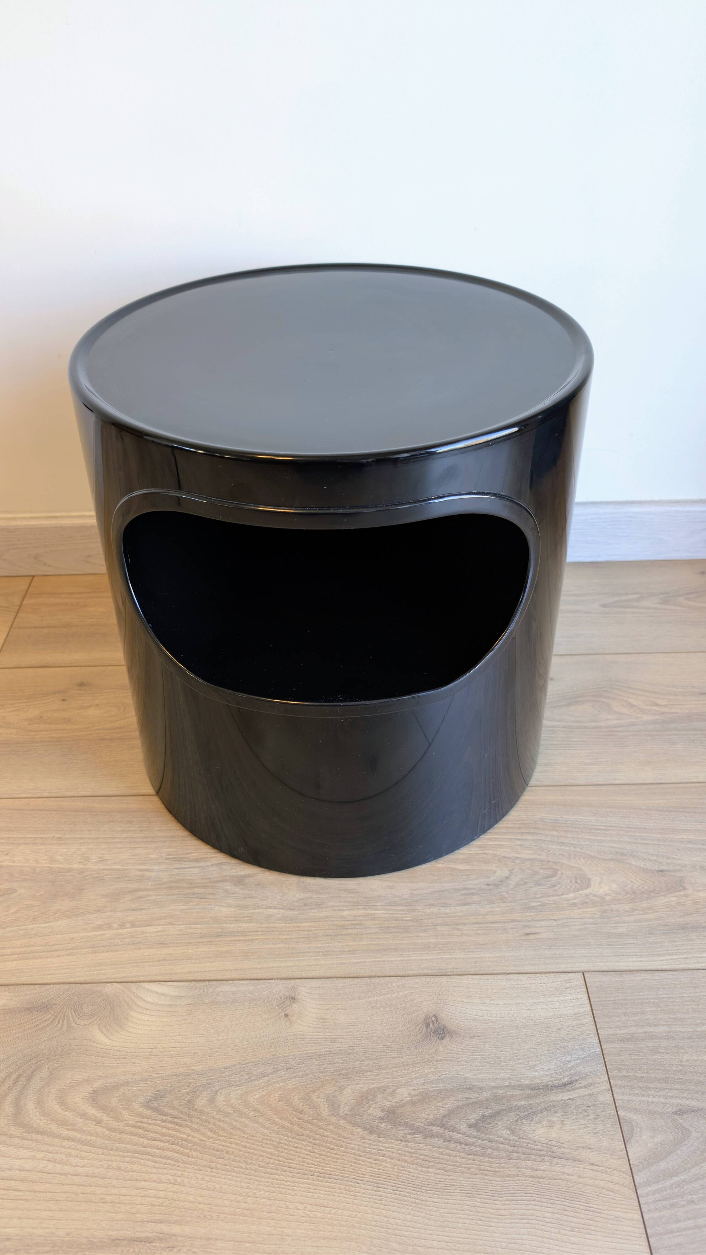Bedside table Artemide design Emma Gismondi Schweinberger, Space A furniture