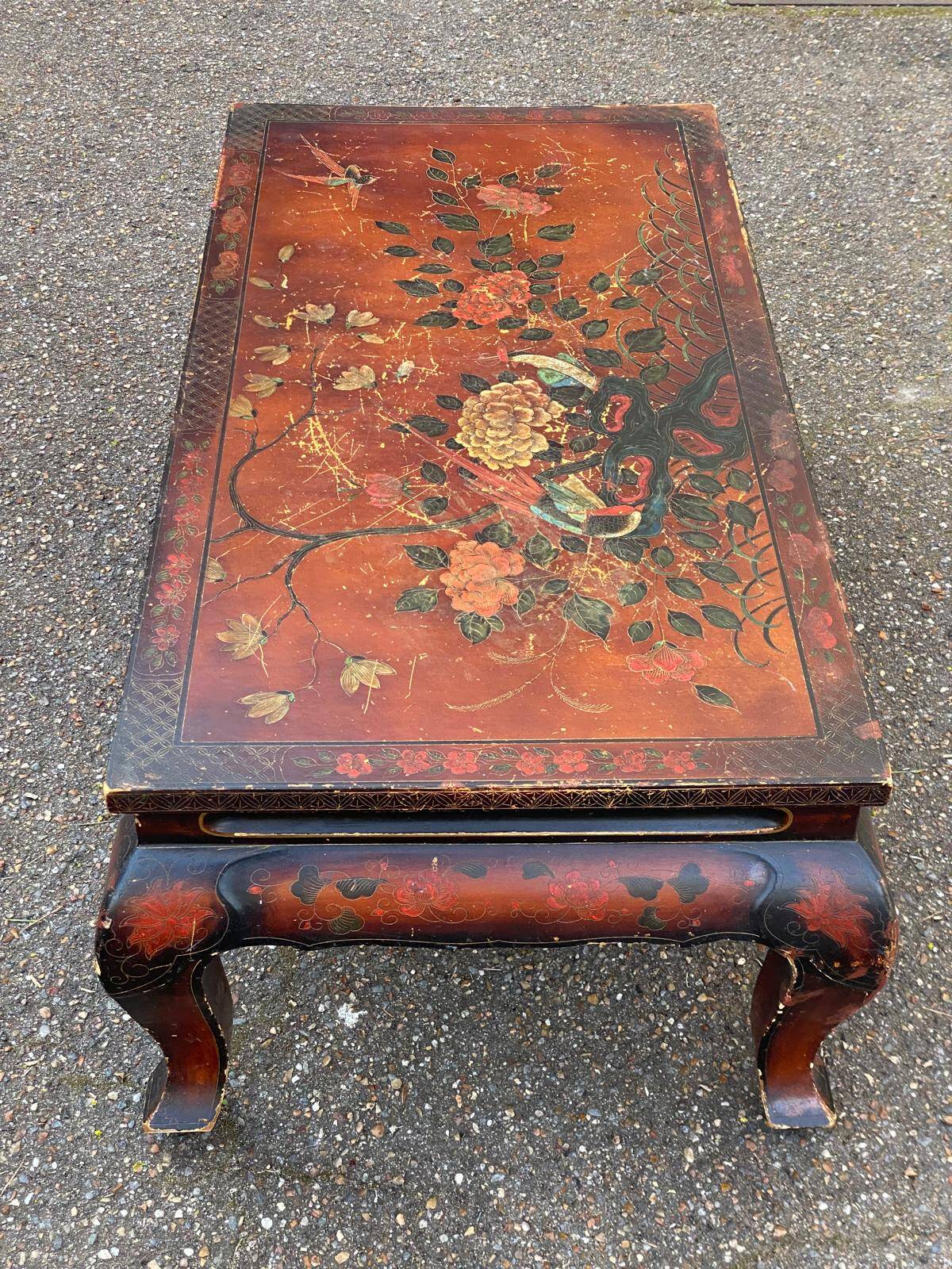 Table basse asiatique motifs fleurs