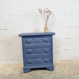 Small chest of drawers - 3 carved drawers
