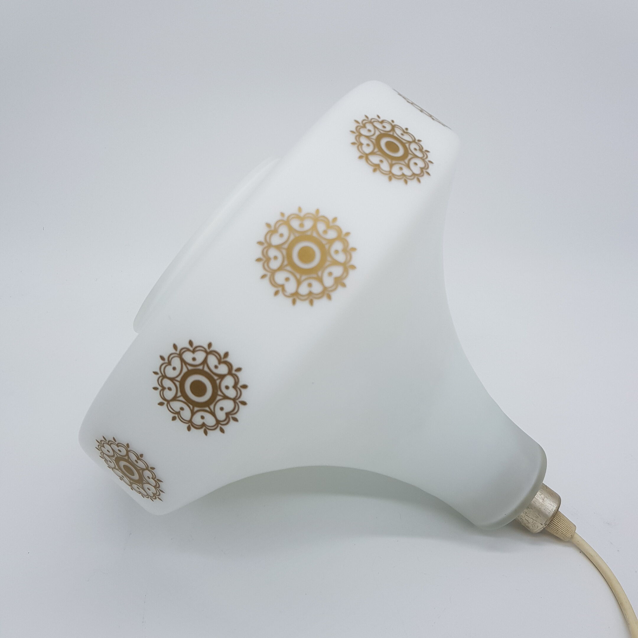 Hanging in Scandinavian opaline golden motifs
