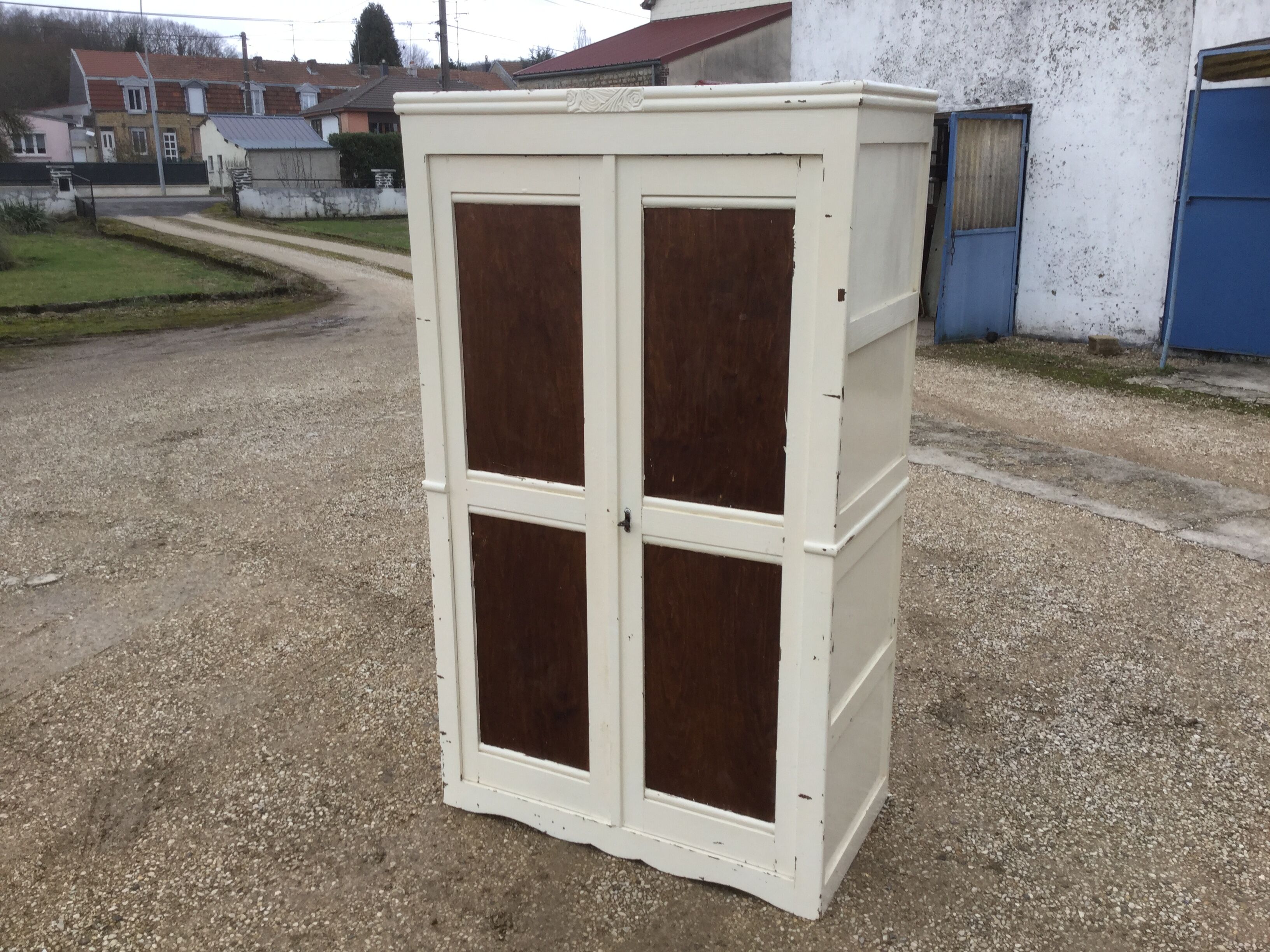 Armoire vintage