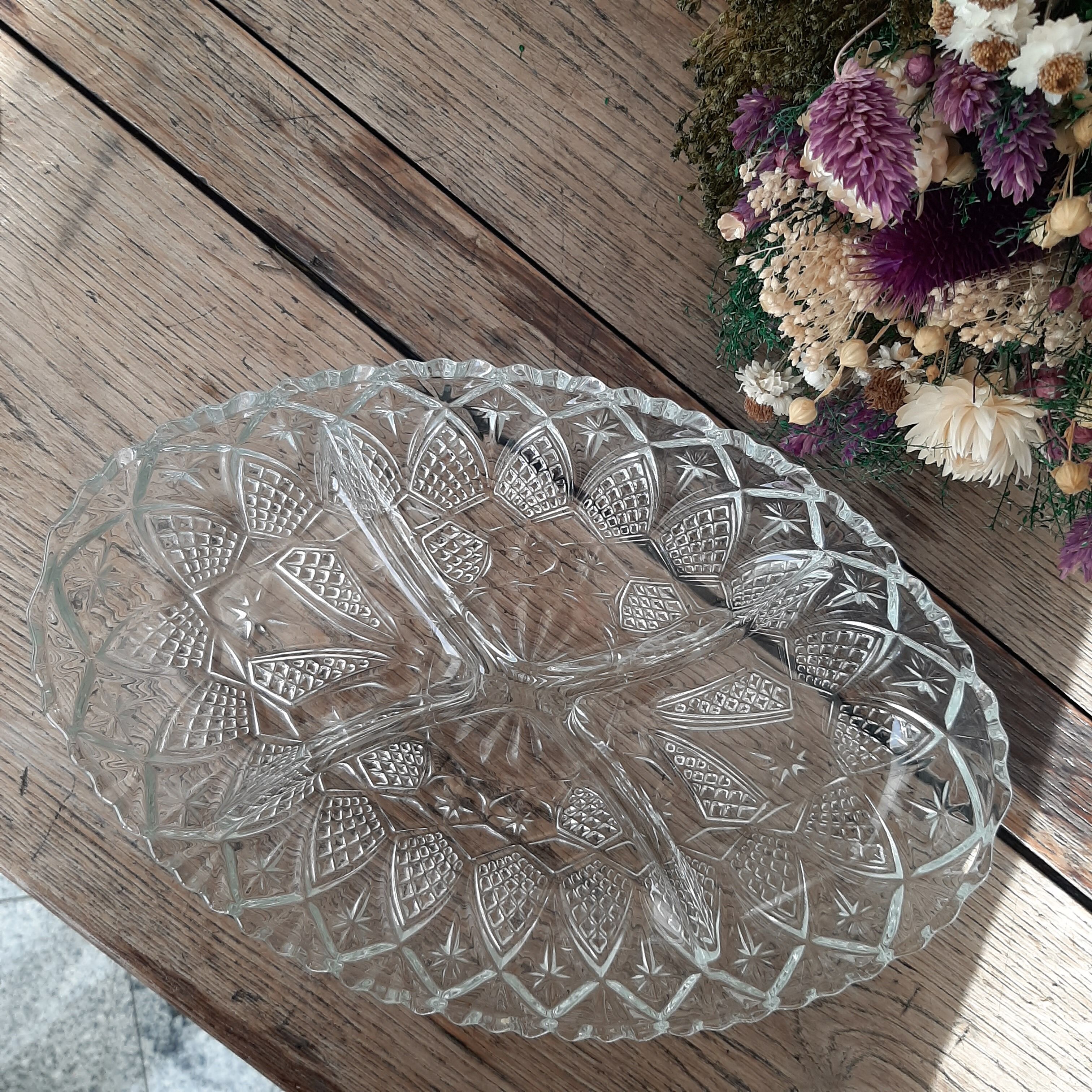 Vintage compartmentalized aperitif dish