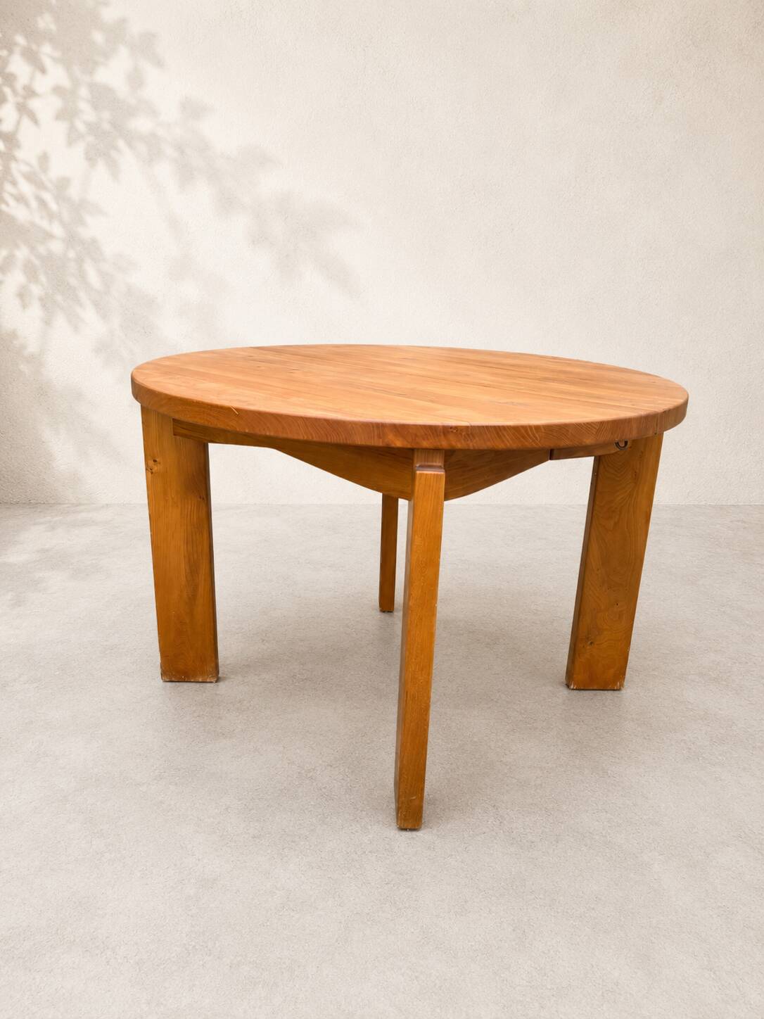 Large extendable table from Maison Regain in solid elm.