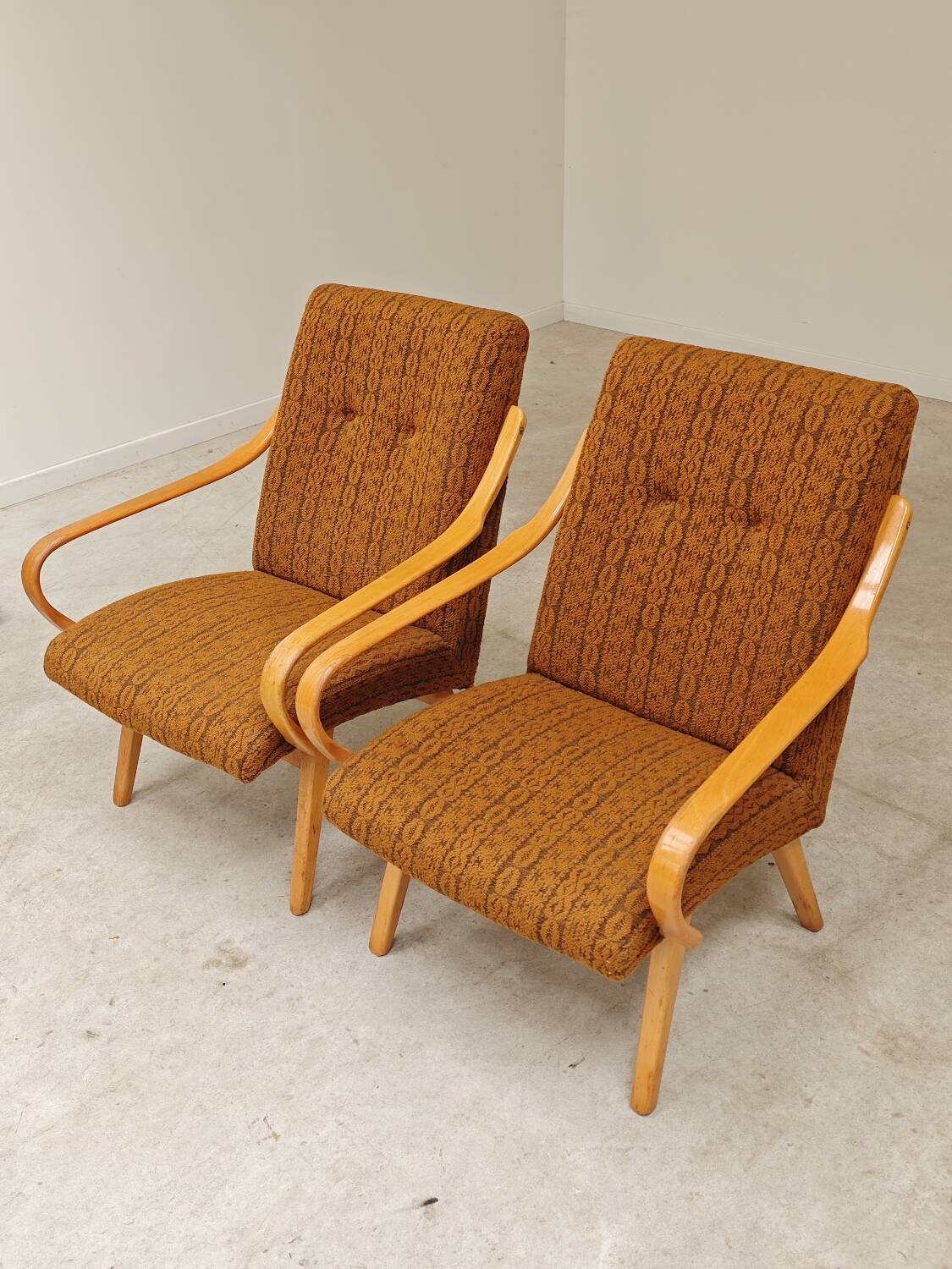 Pair of armchairs 6953 by Jaroslav Smidek for TON (Thonet)