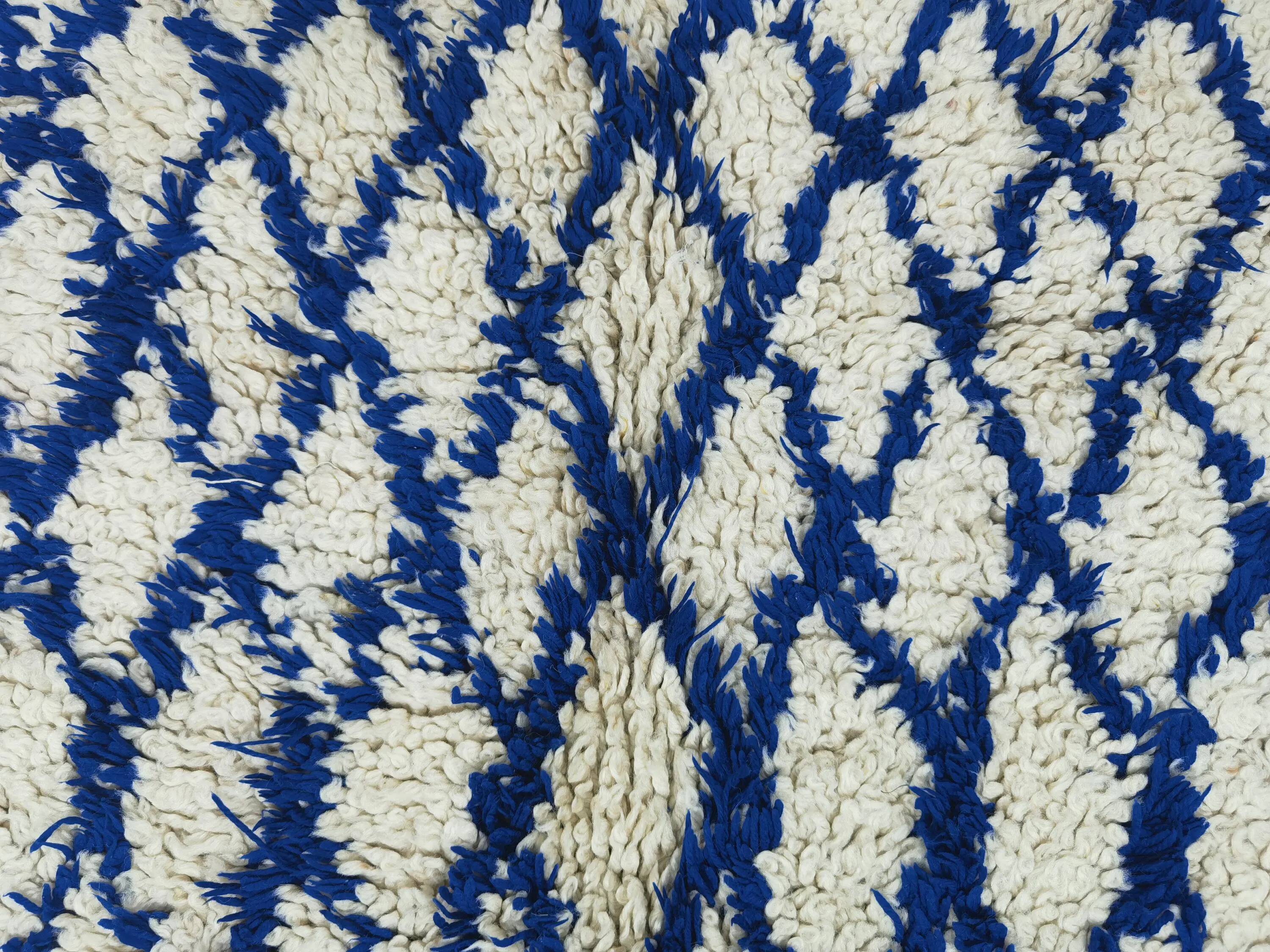 Moroccan rug in natural wool 3 x 2 m