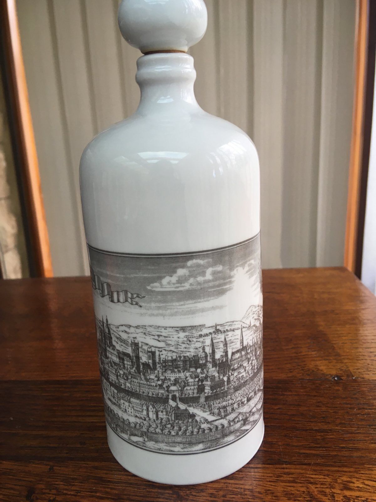 Porceleine decanter Altenkundstadt model Paris perfect condition