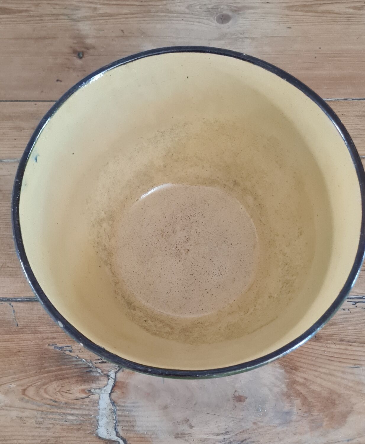 Earthenware salad bowl