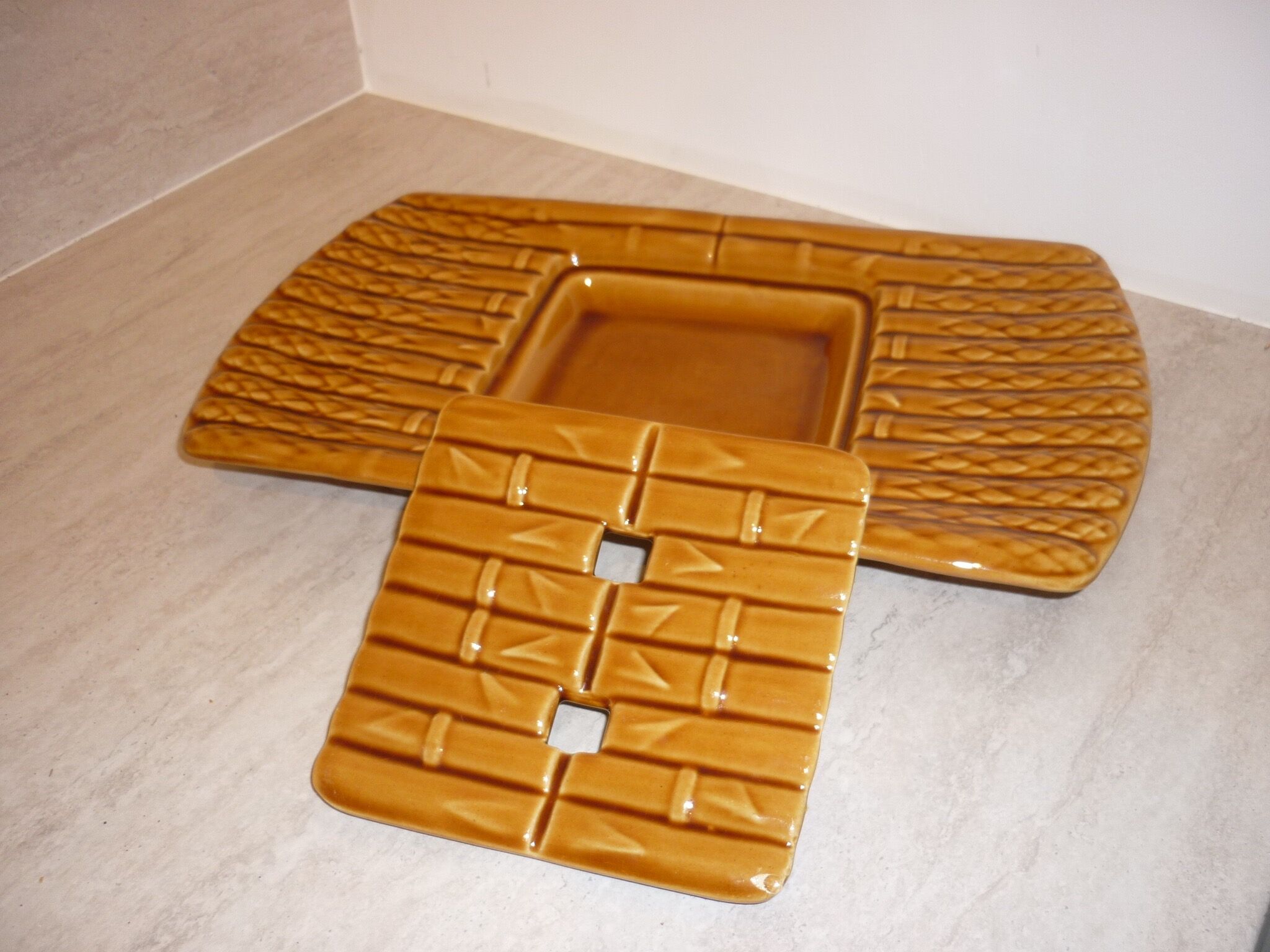 Asparagus dish in Faience of Saint Amand