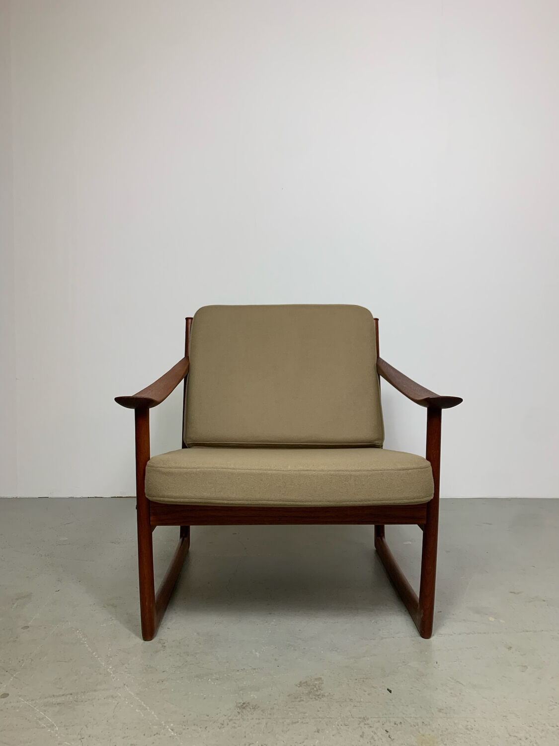 Danish teak easy FD 130 chair by Peter Hvidt & Orla Mølgaard