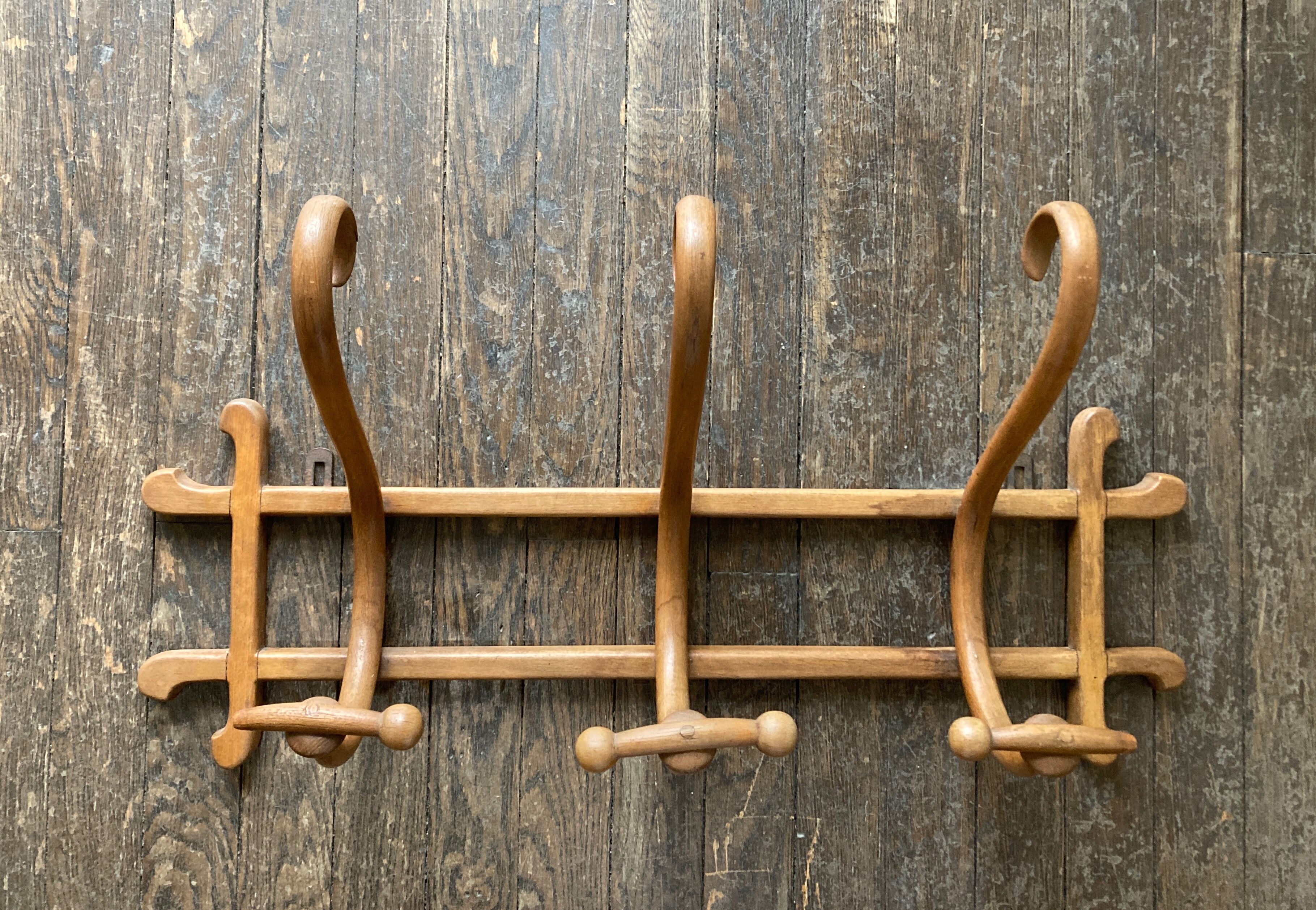 Coat rack Thonet wall 1910