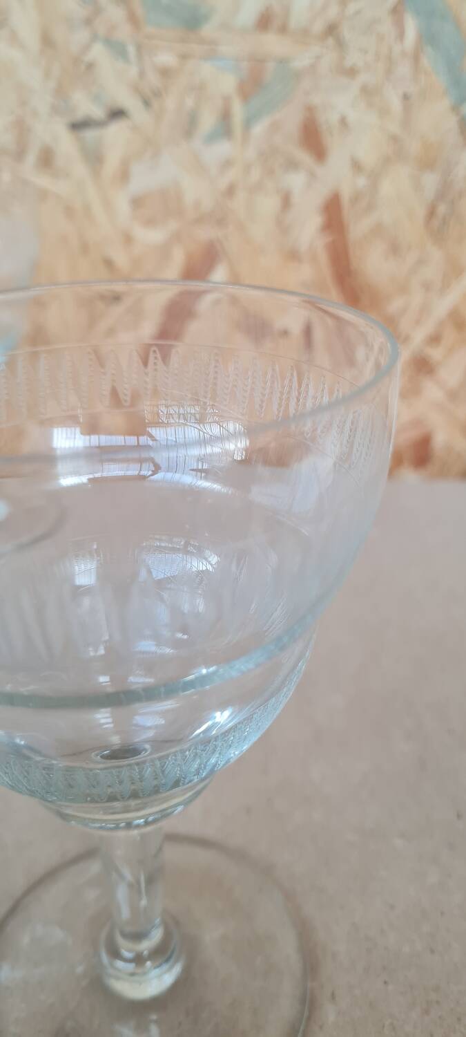 Service of 10 chiseled crystal water glasses