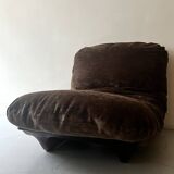 Chauffeuse Marsala en plexiglas fumé & velours ras marron, Ligne roset 1970