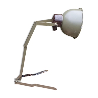 Lampe militaire en metal et bakelite