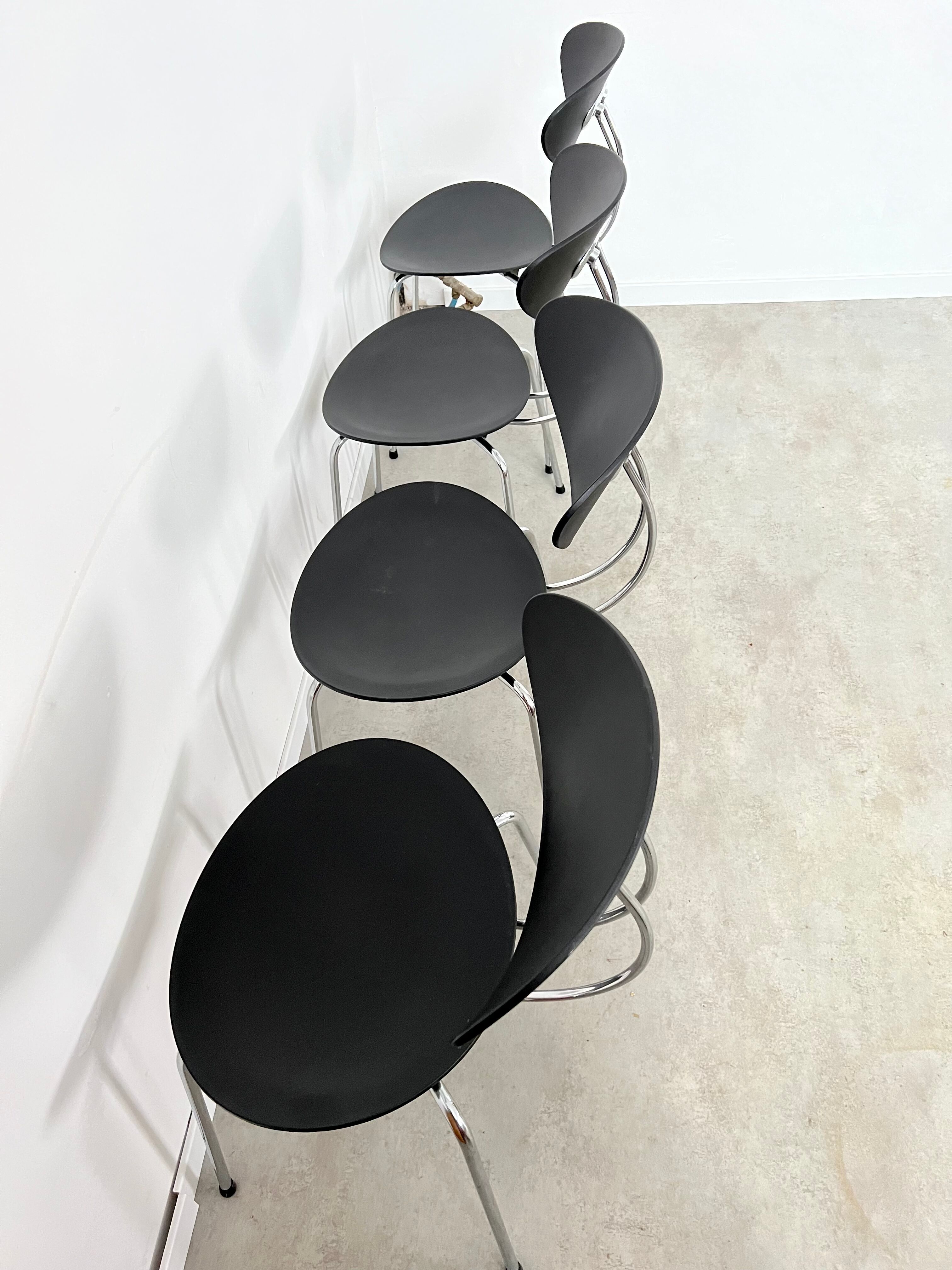 Lot 4 anciennes chaises design italien années 80