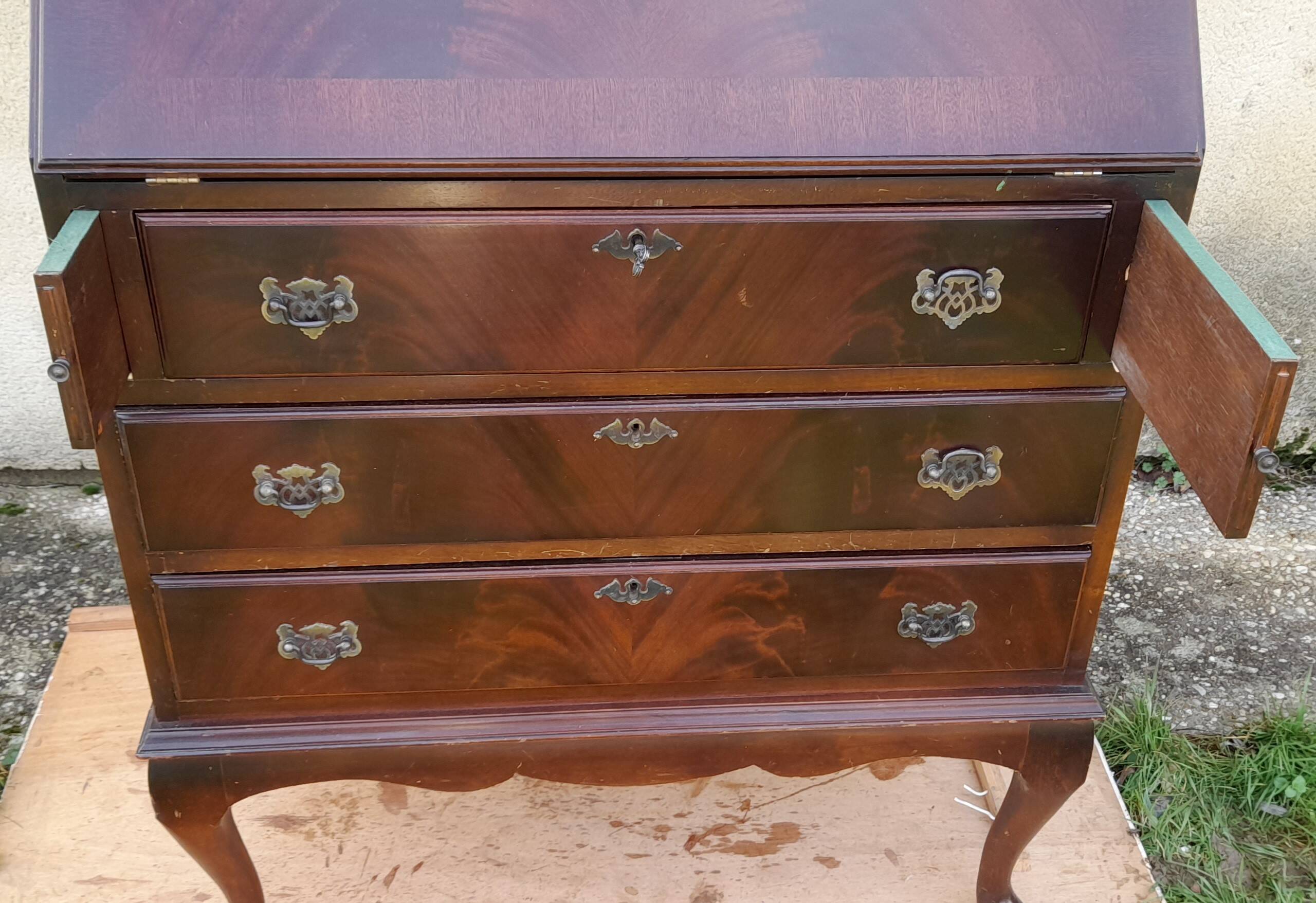 Mahogany-stained beech writing desk with keys H 106 cm