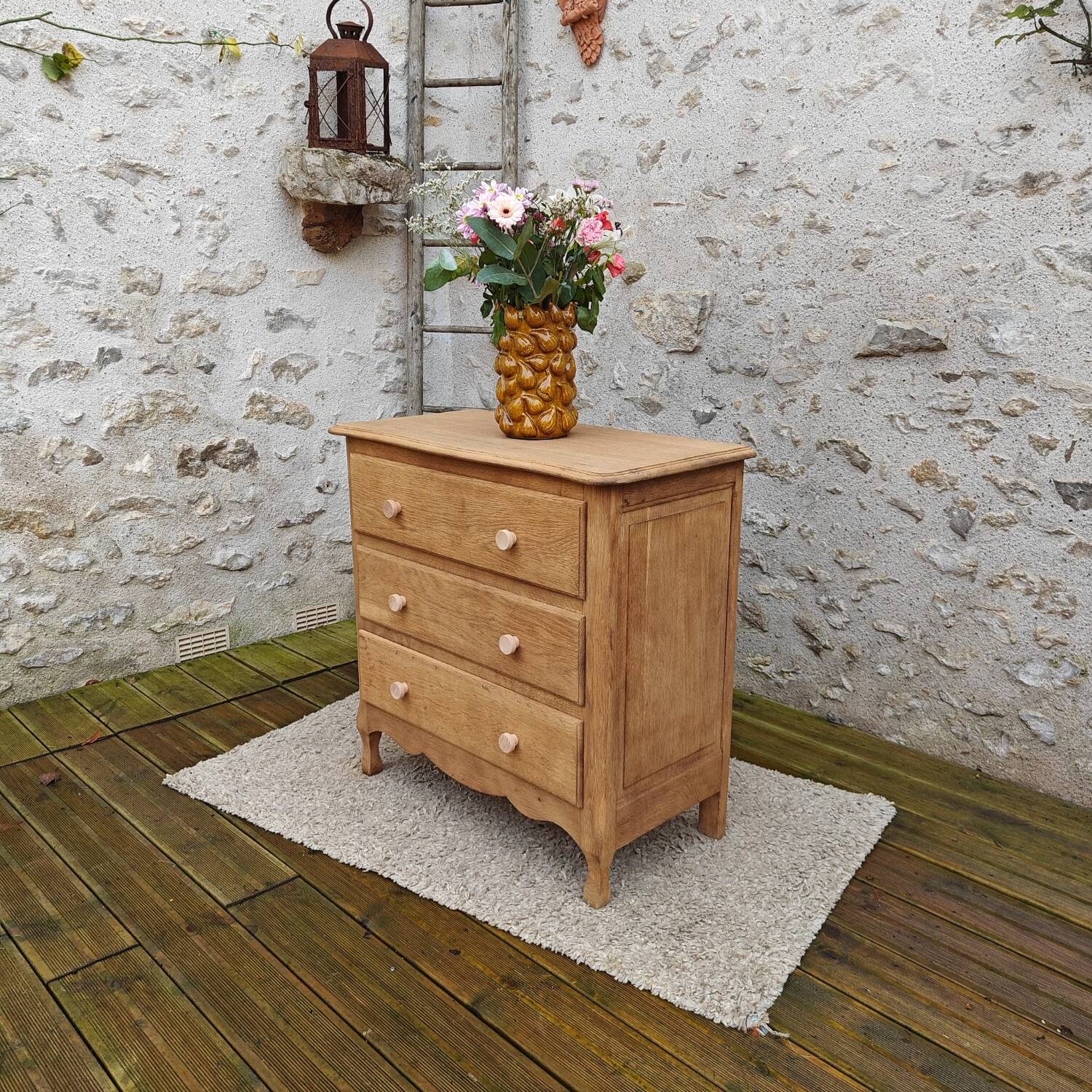 Oak chest of drawers