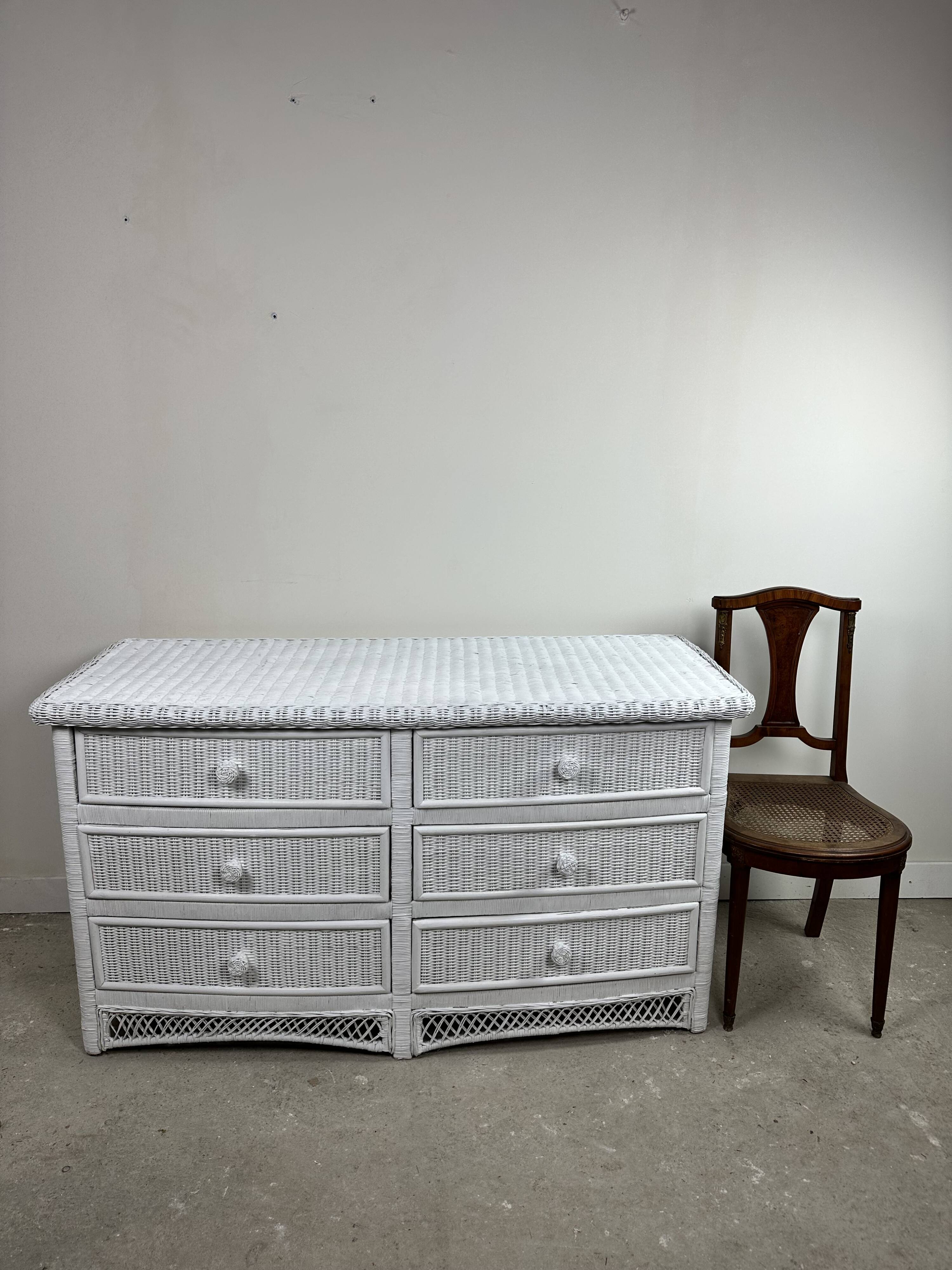 Curved chest of drawers in white woven rattan 1980's
